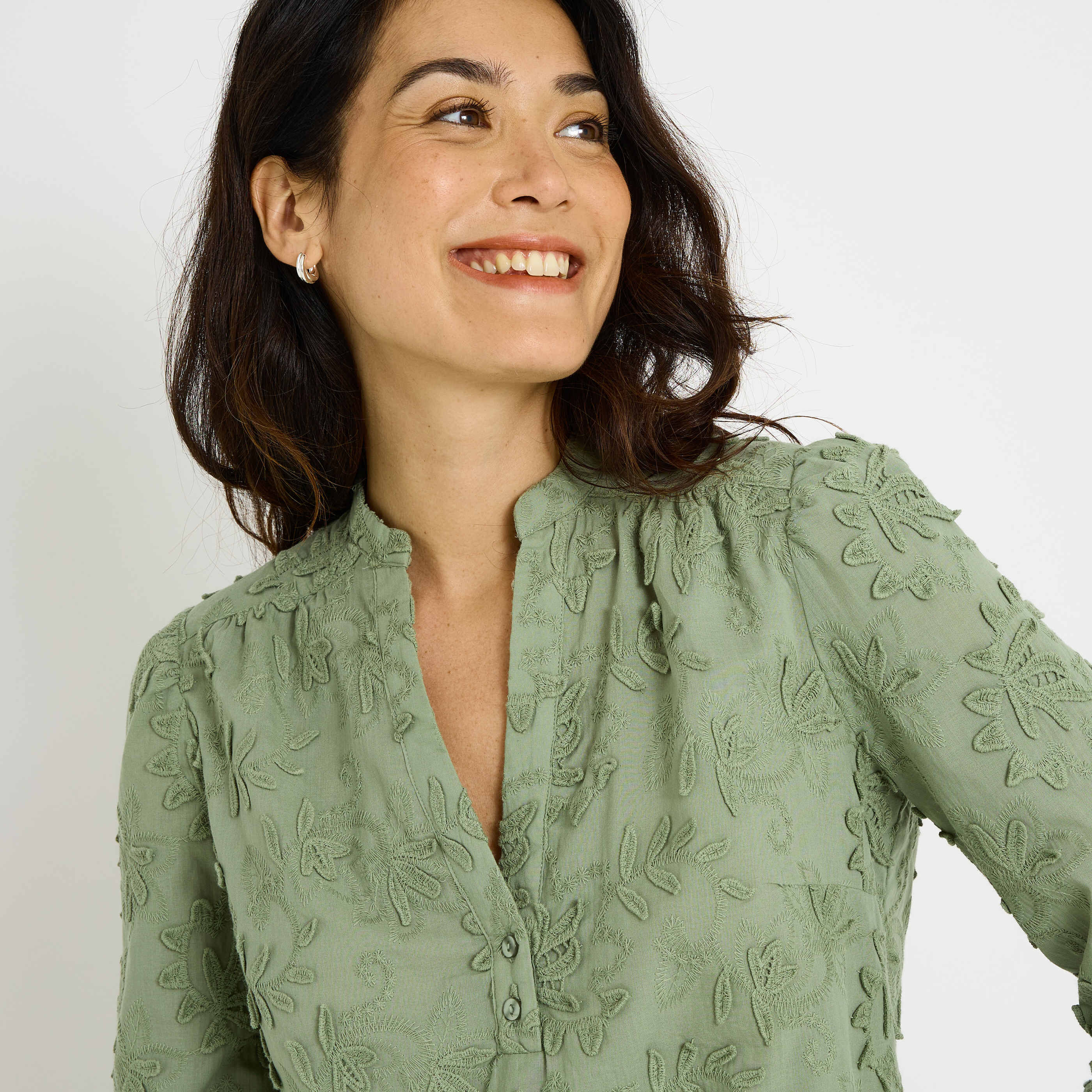 Blouse broderies florales femme