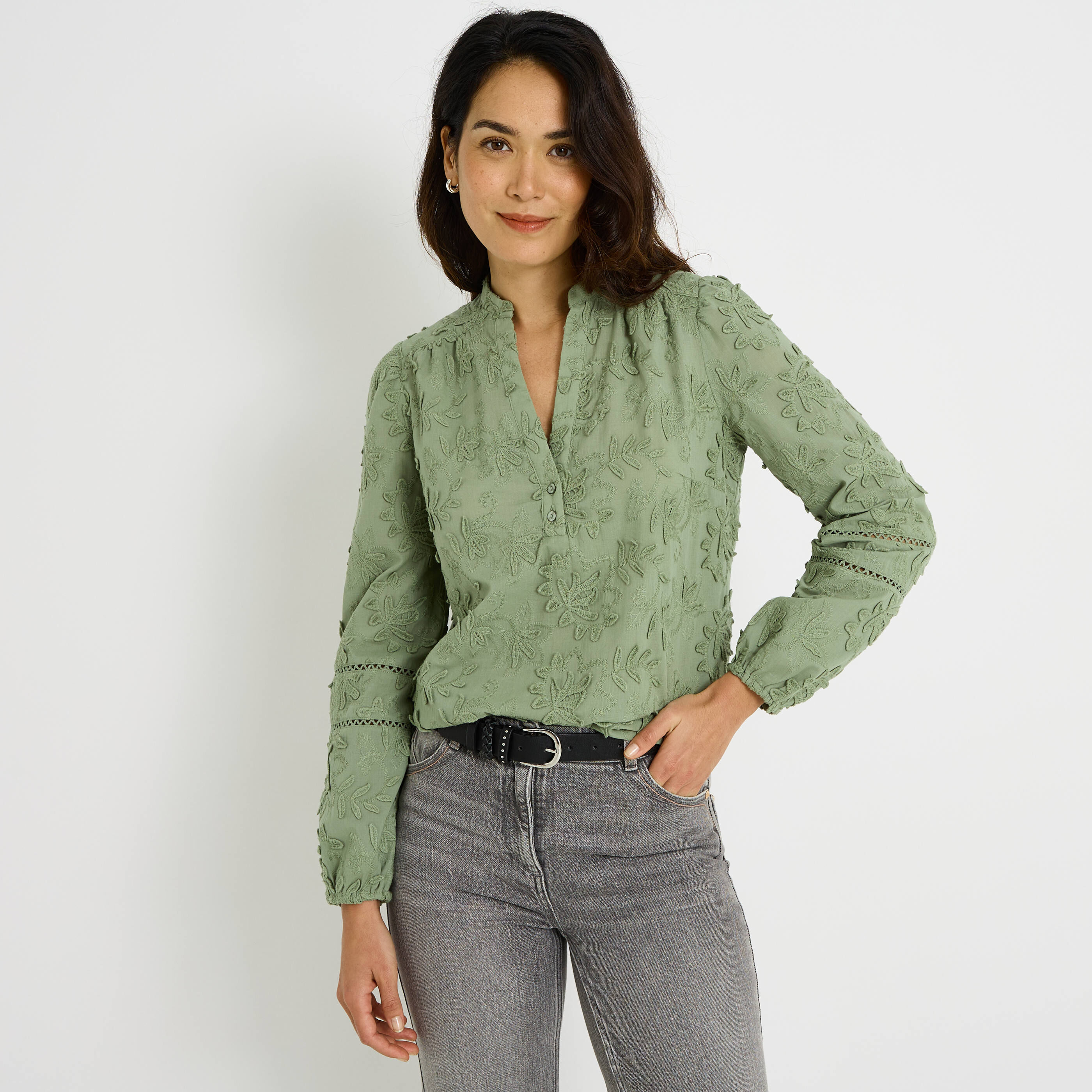 Blouse broderies florales femme