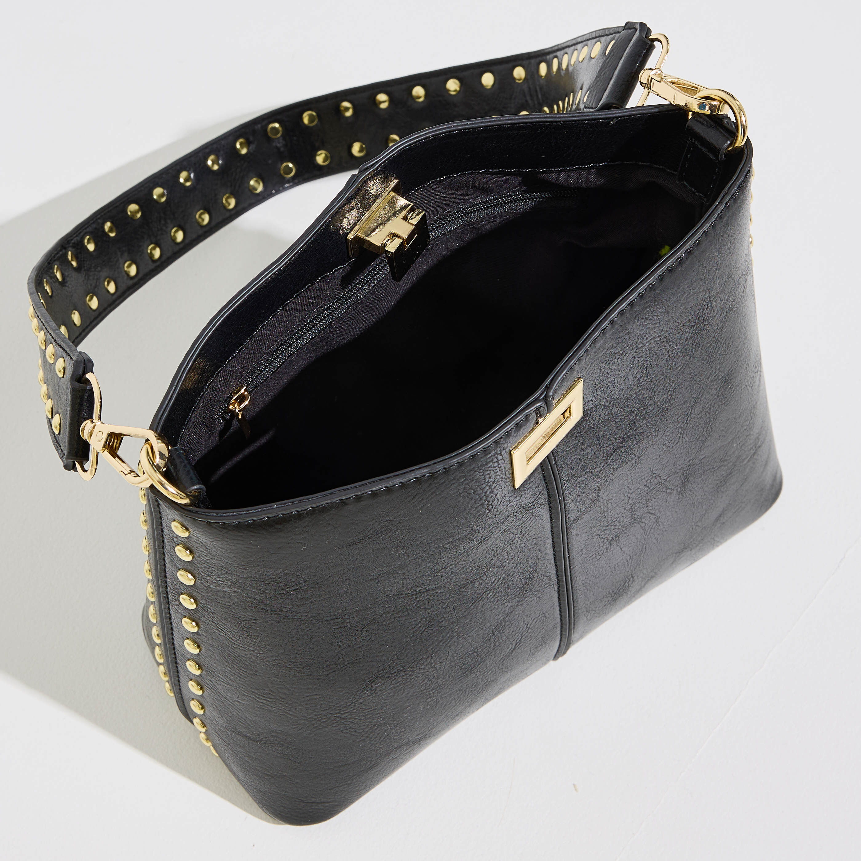 Sac seau anses clout&eacute;es femme