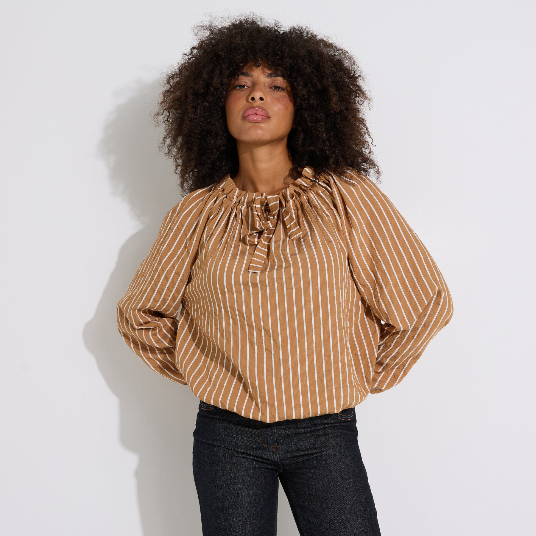 Blouse &agrave; rayures et col nou&eacute; femme