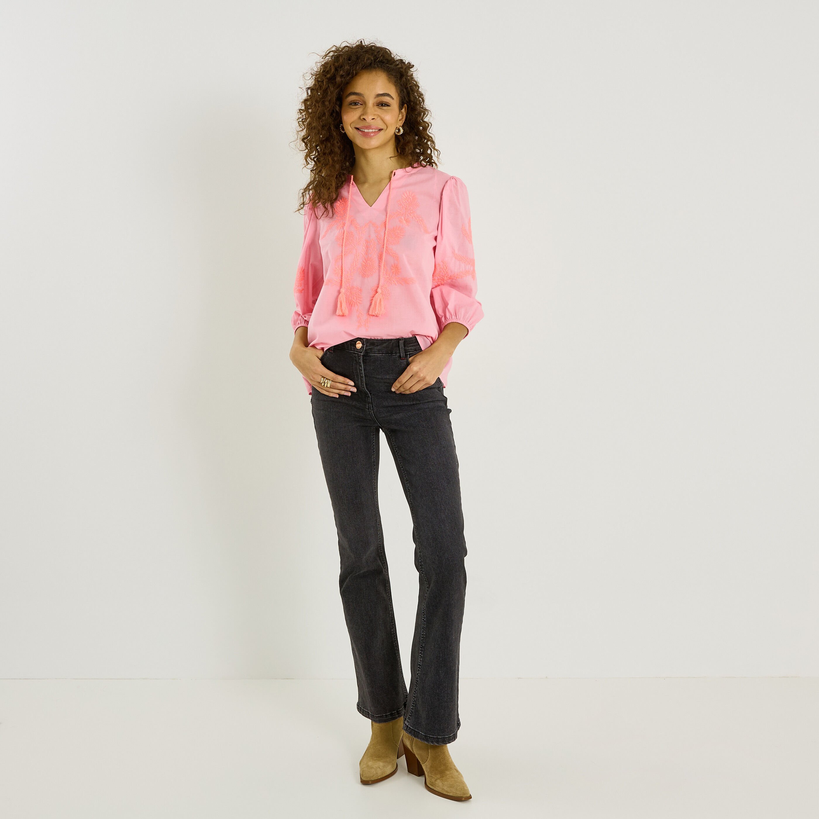 Blouse brod&eacute;e &agrave; col V femme
