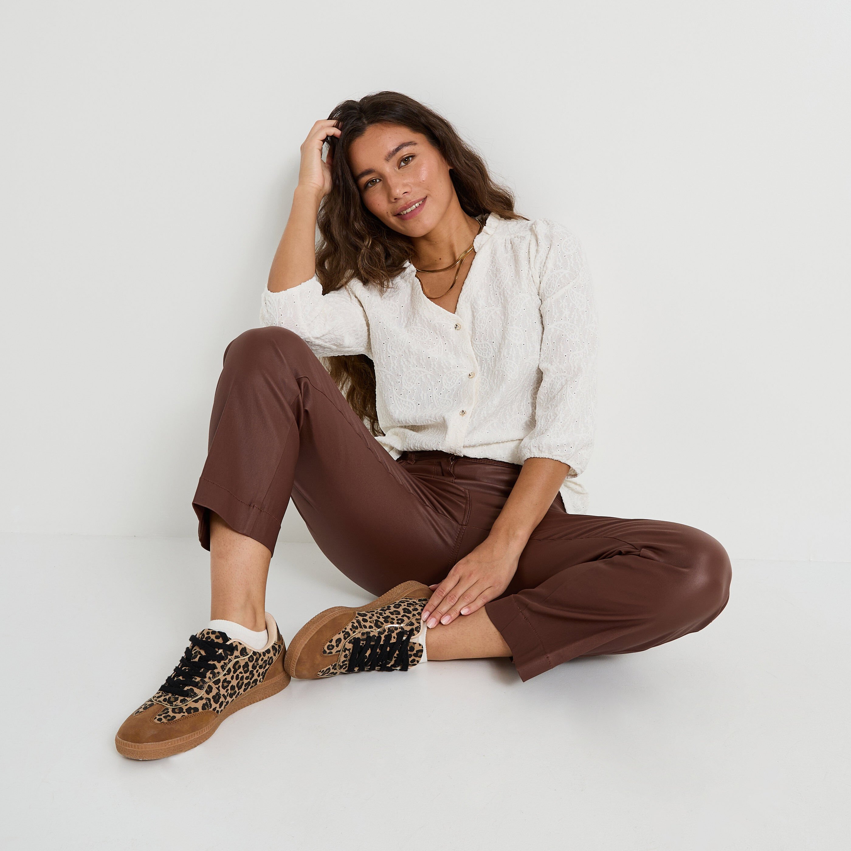 Blouse en maille ajour&eacute;e femme