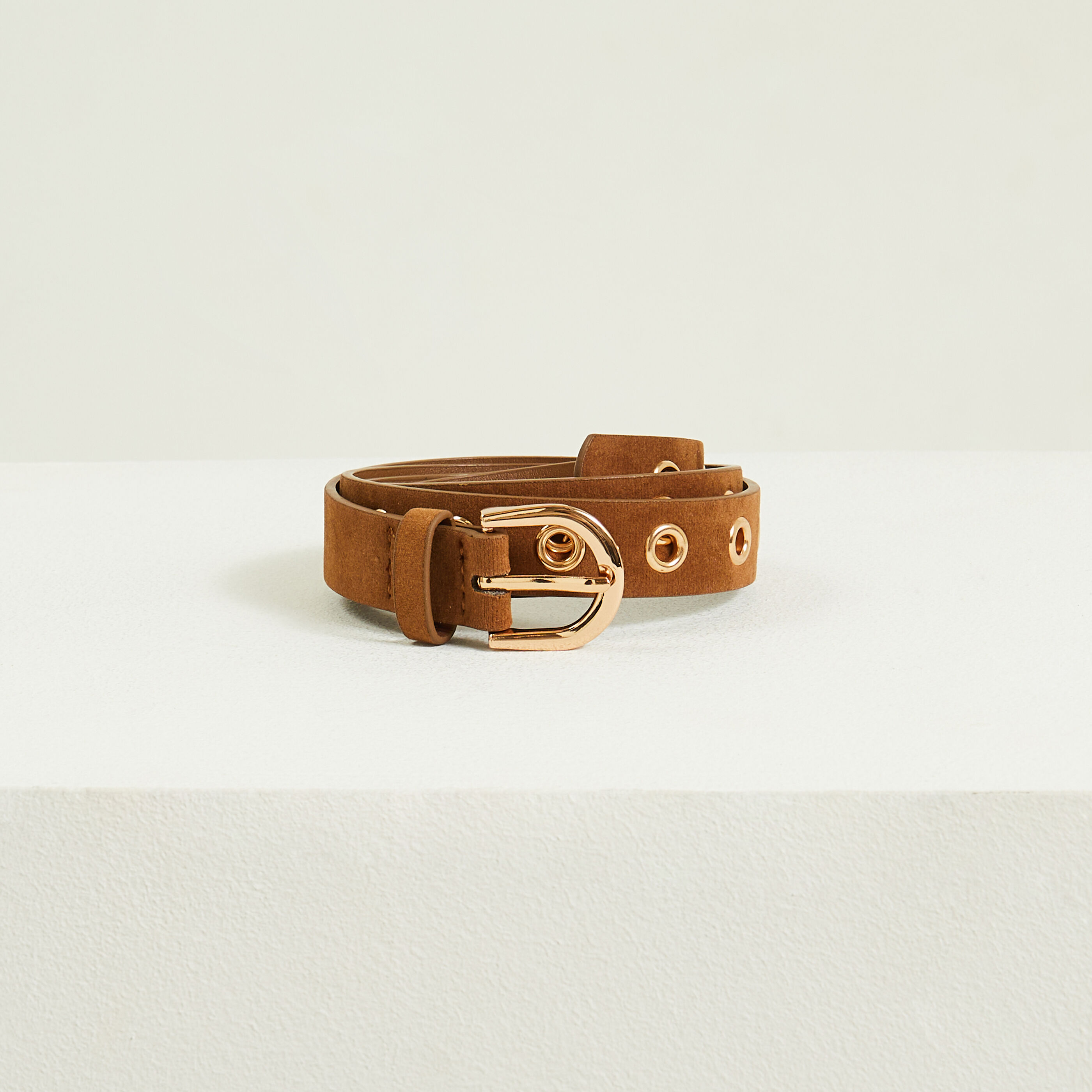 Ceinture deals à oeillets
