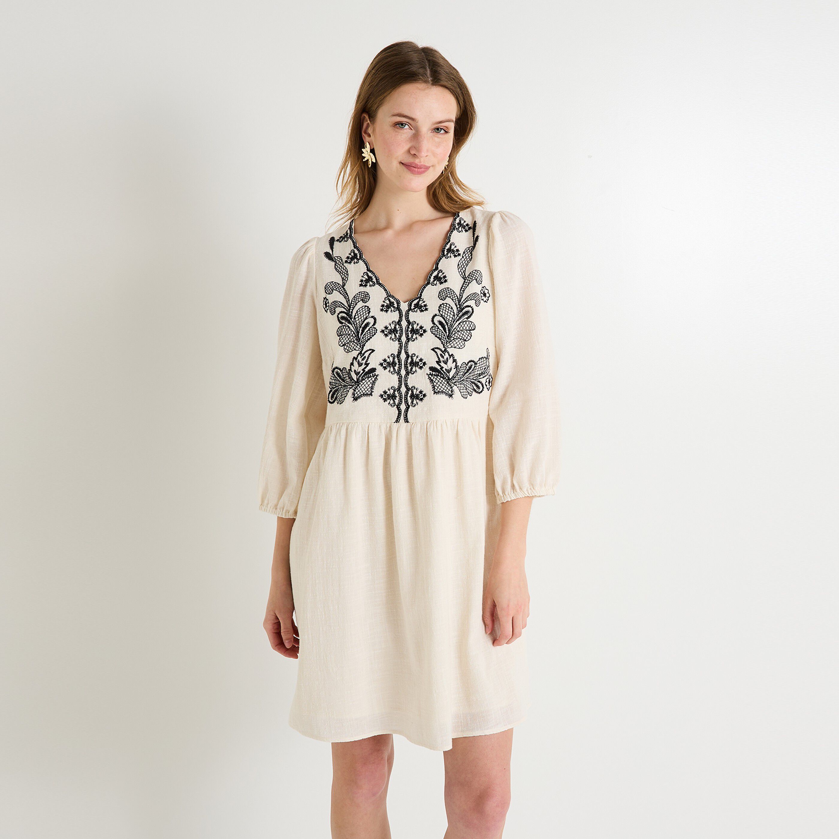 Robe courte imprim&eacute;e &agrave; col V