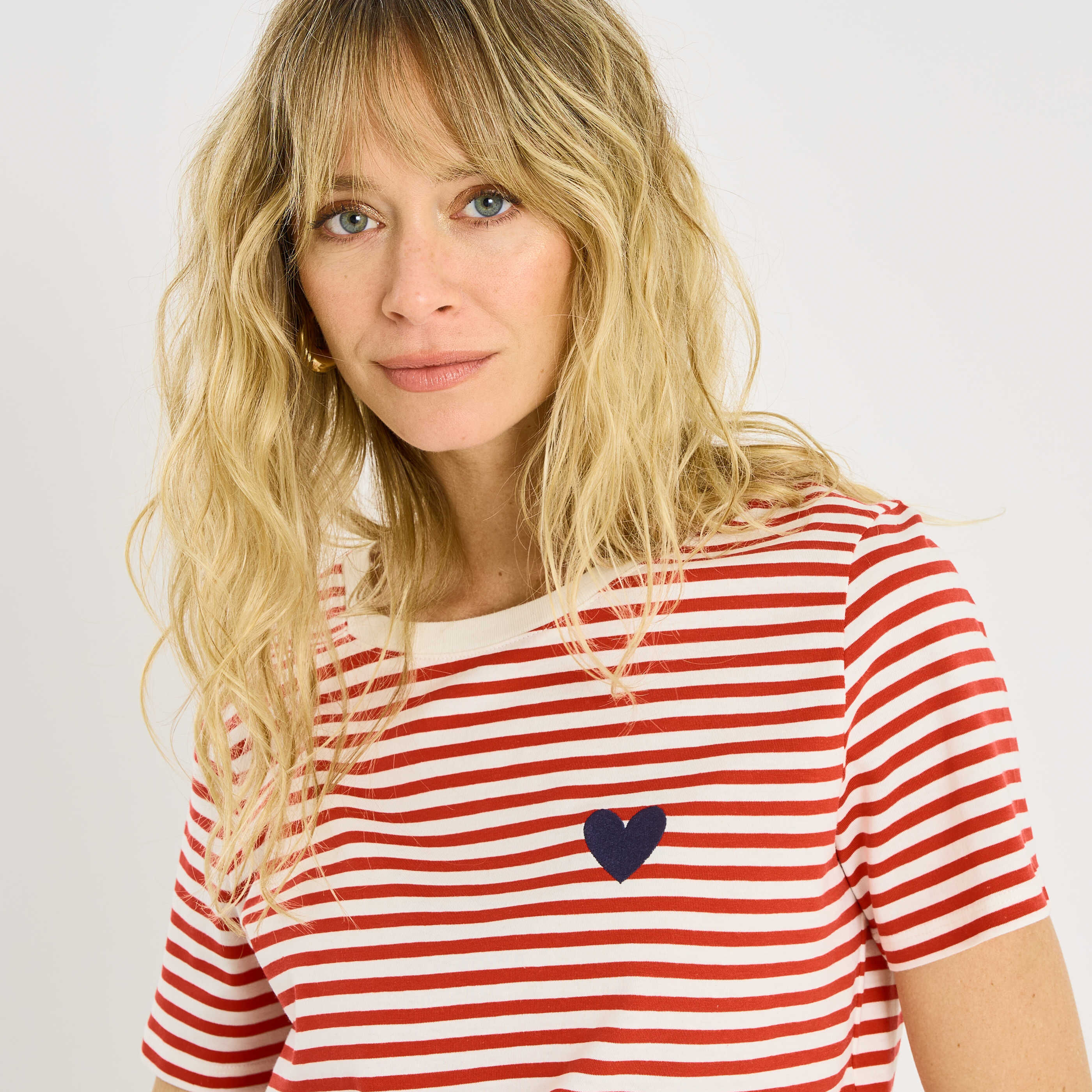 T-shirt ray&eacute; c&oelig;ur brod&eacute; femme