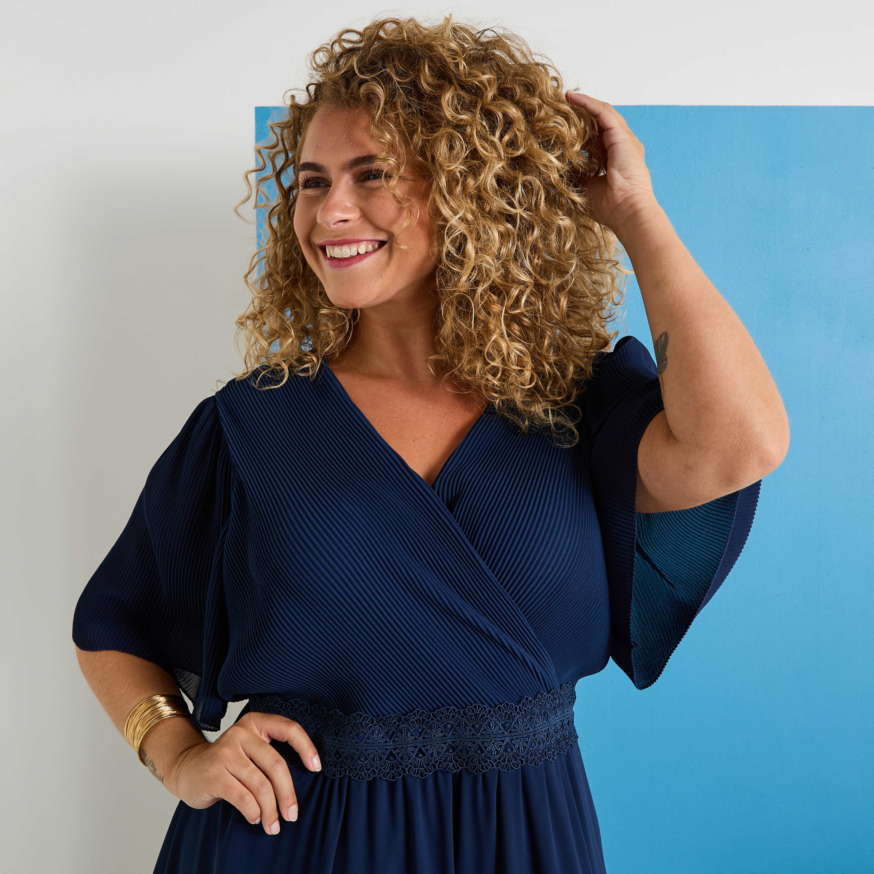 Robe longue cocktail &agrave; col V