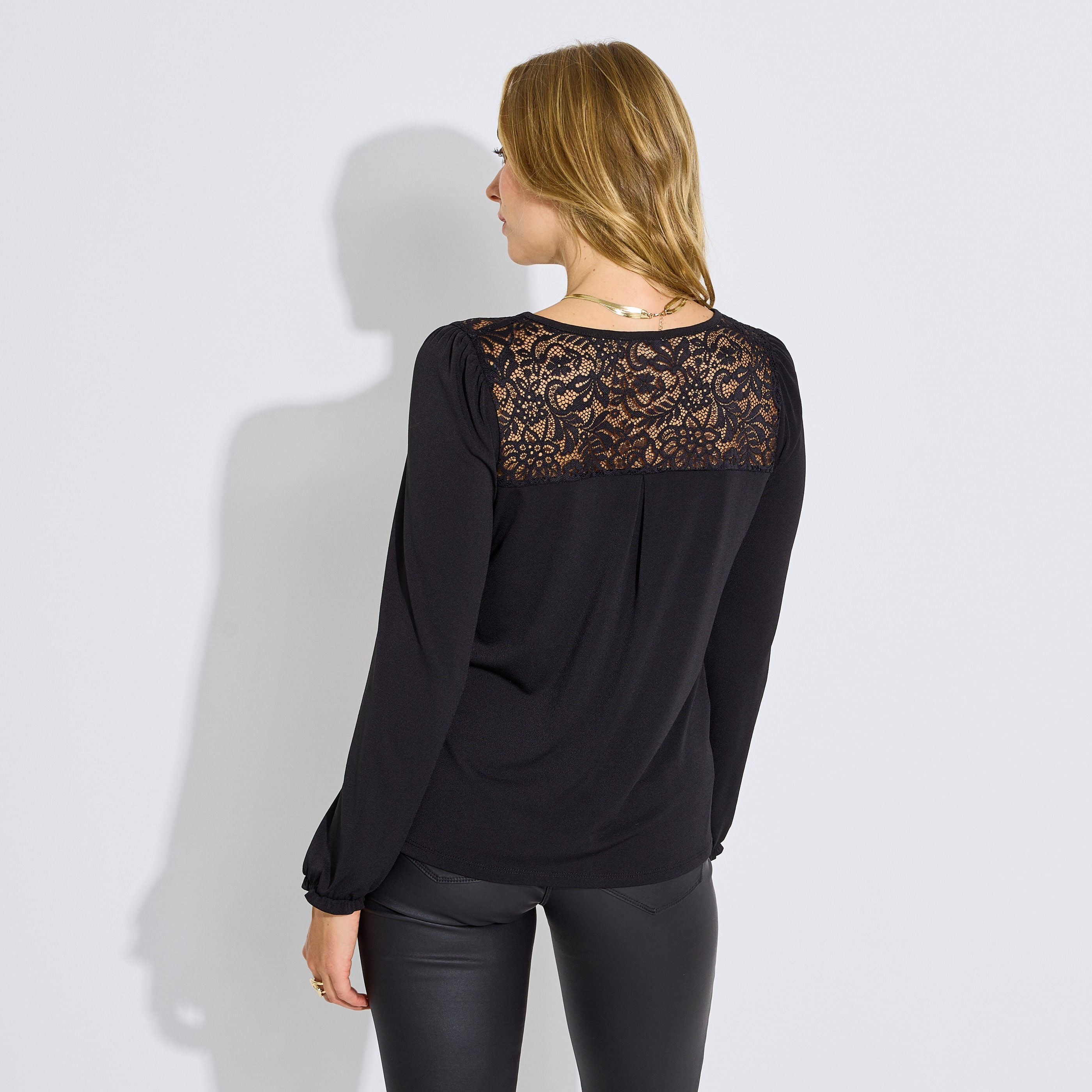 Blouse col V empi&egrave;cement ajour&eacute; femme