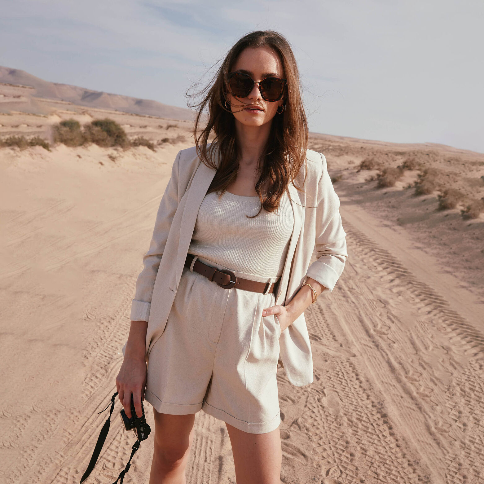 Short à revers et ceinture femme