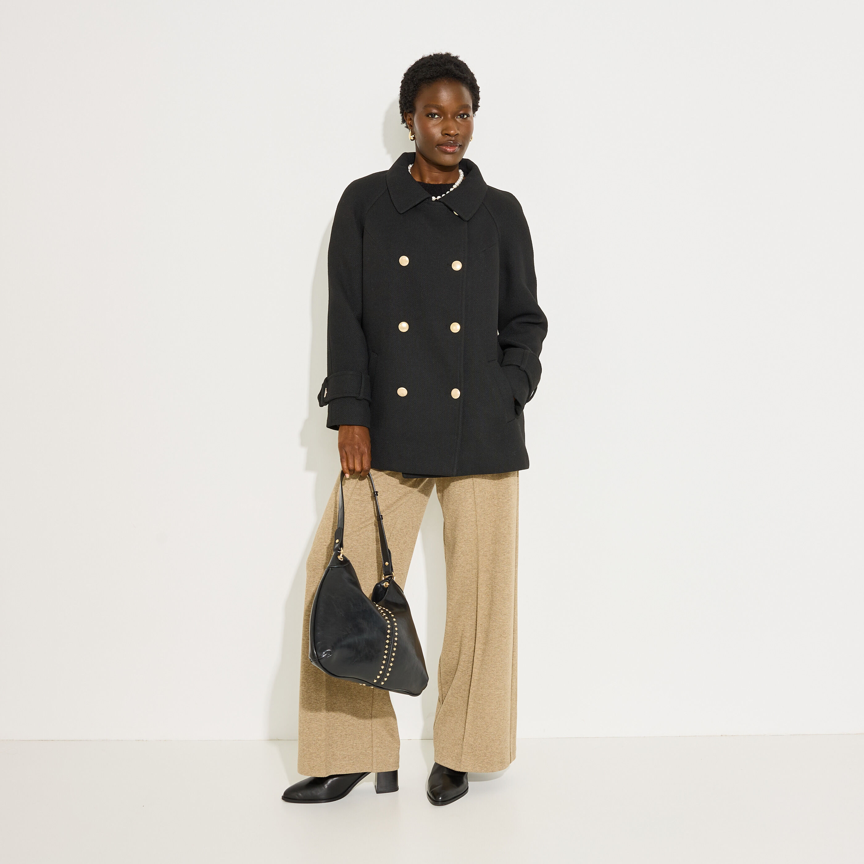 Manteau court droit caban boutonn&eacute; femme