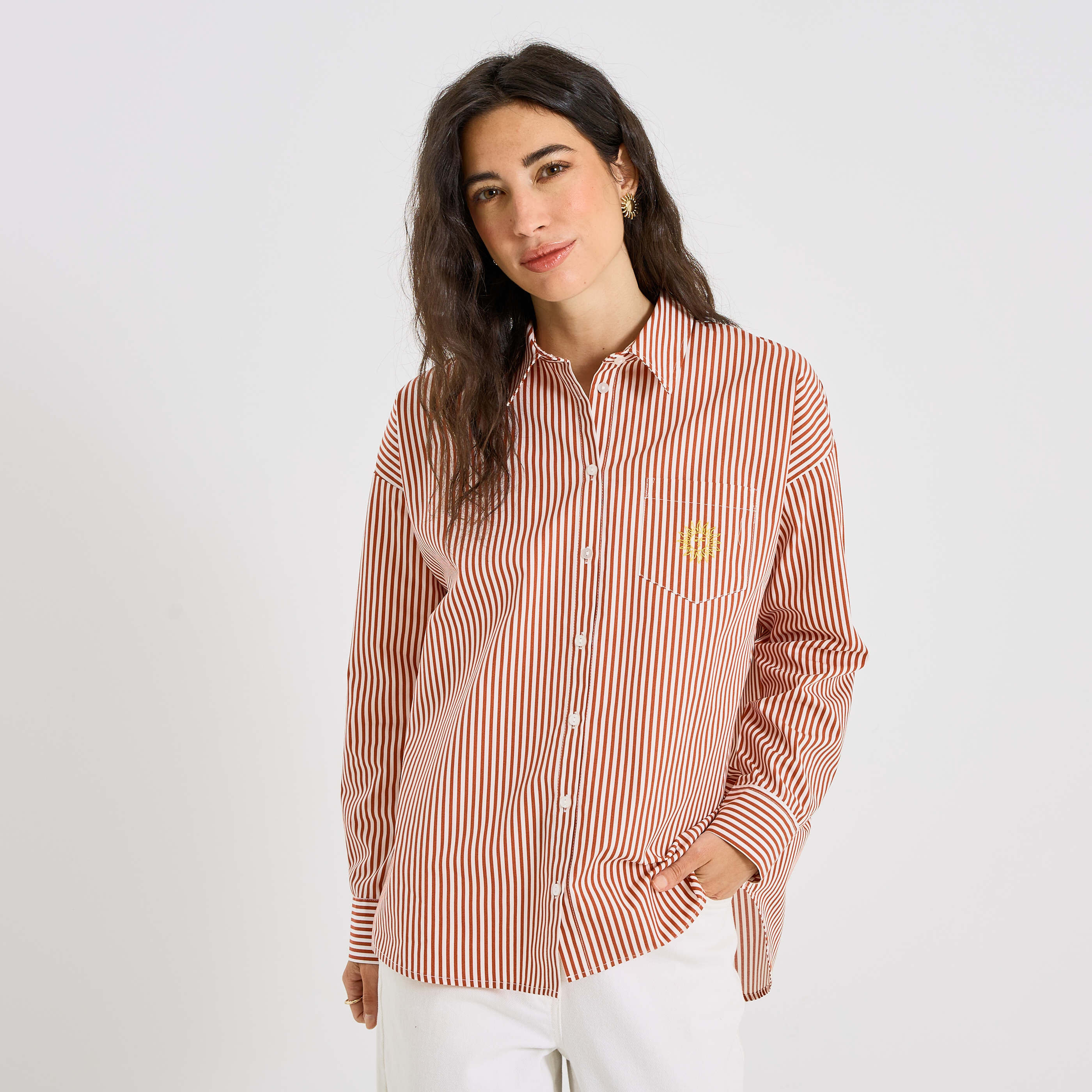Chemise ray&eacute;e avec broderie femme