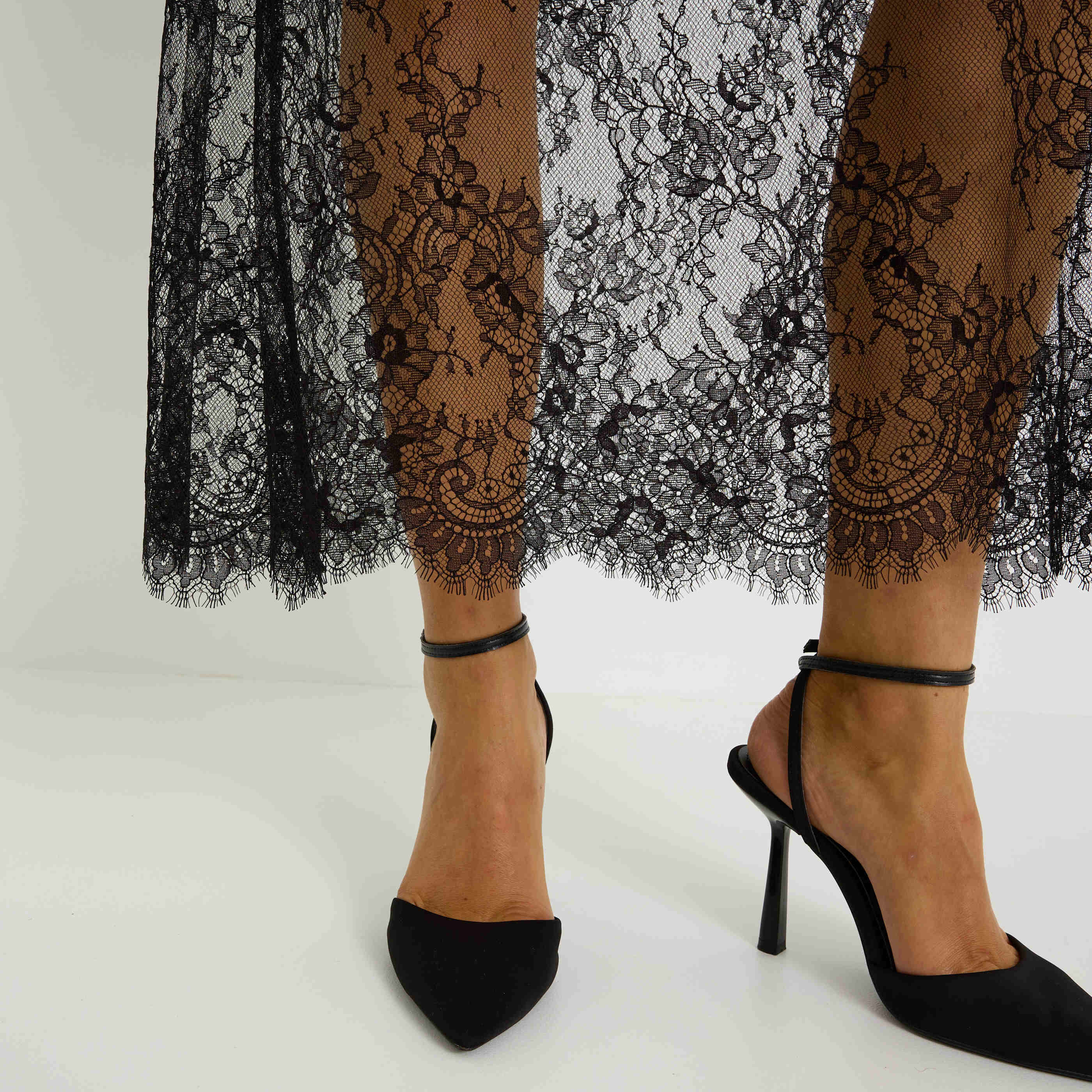 Jupe longue fluide &agrave; d&eacute;tails ajour&eacute;s