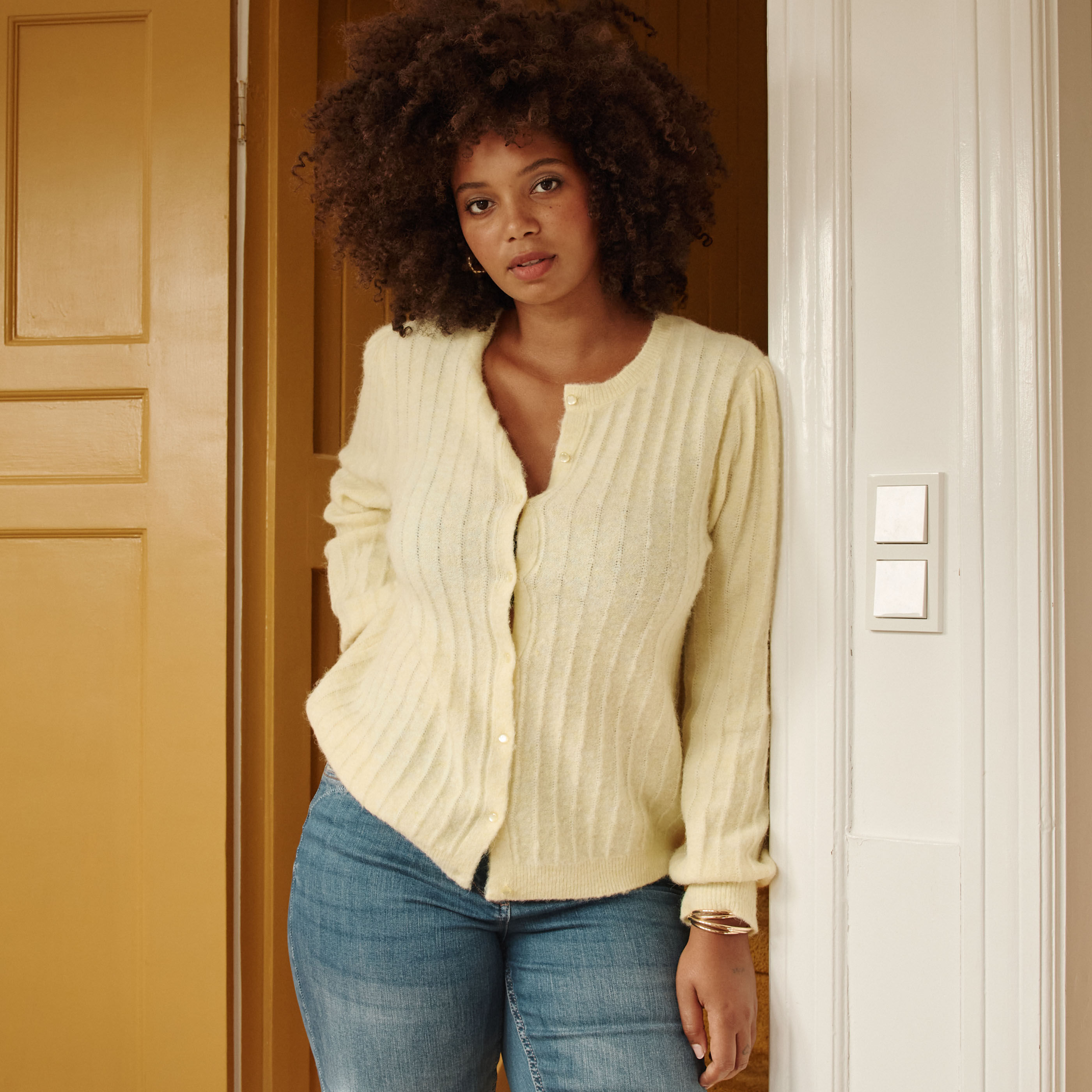 Gilet boutonn&eacute; en maille premium femme