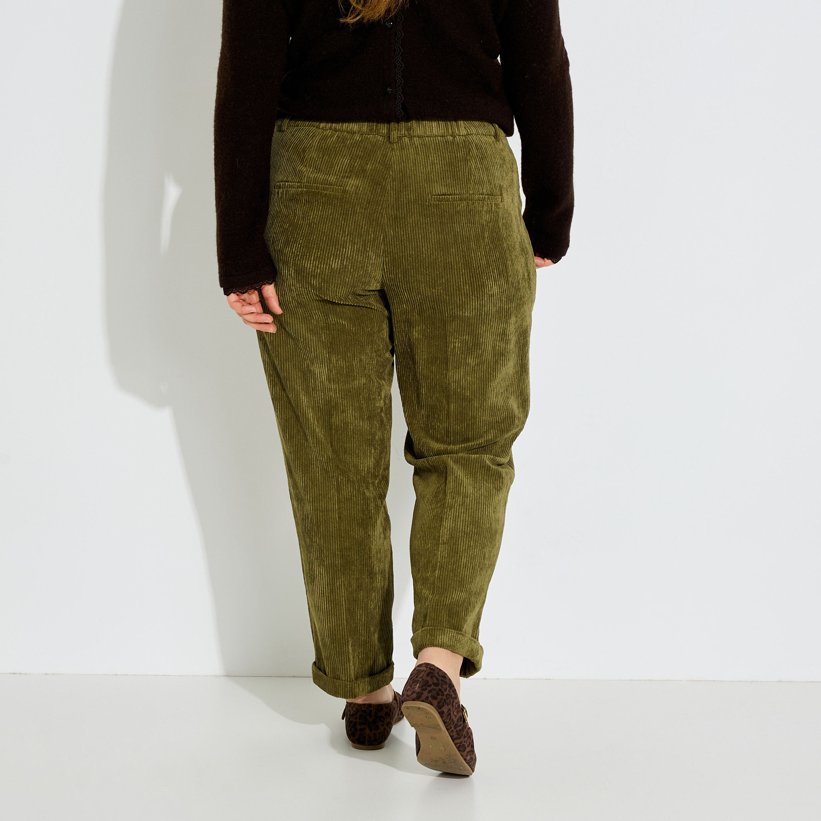 Pantalon chino velours &agrave; revers femme