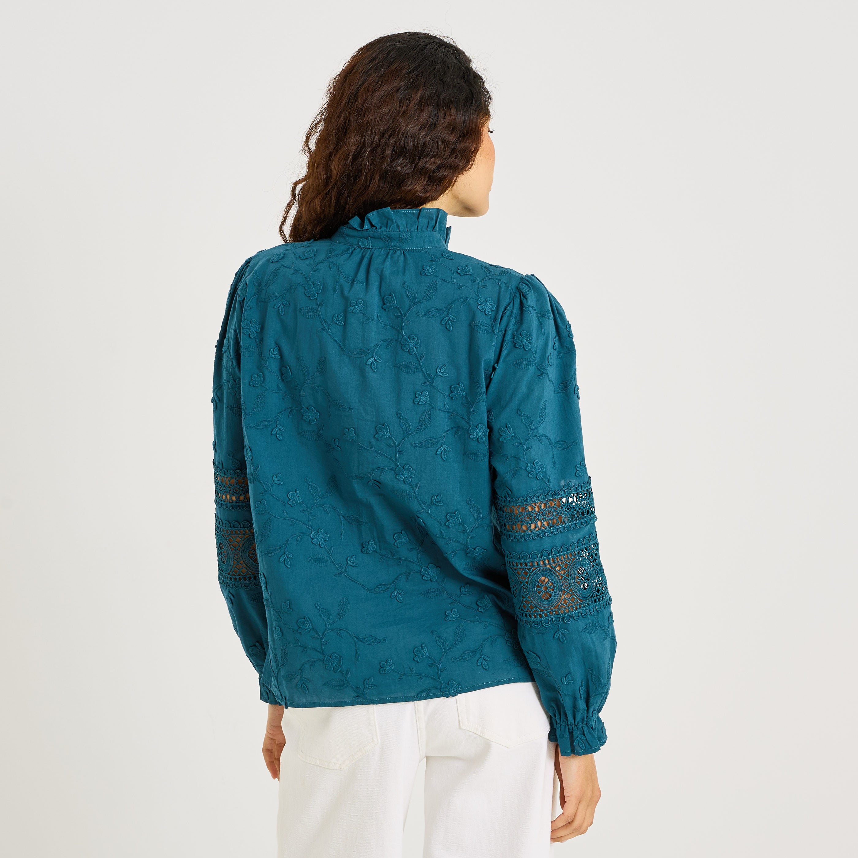 Chemise brod&eacute;e d&eacute;tails ajour&eacute;s femme