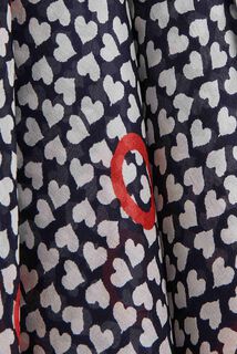 Foulard en soie imprimé coeurs