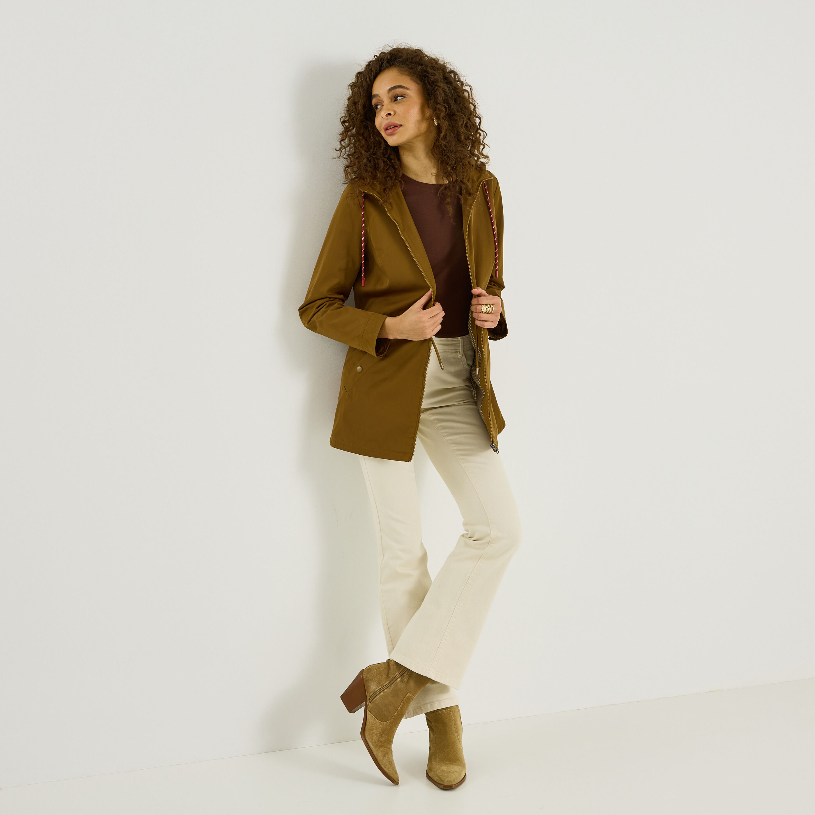 Parka l&eacute;g&egrave;re &agrave; capuche femme