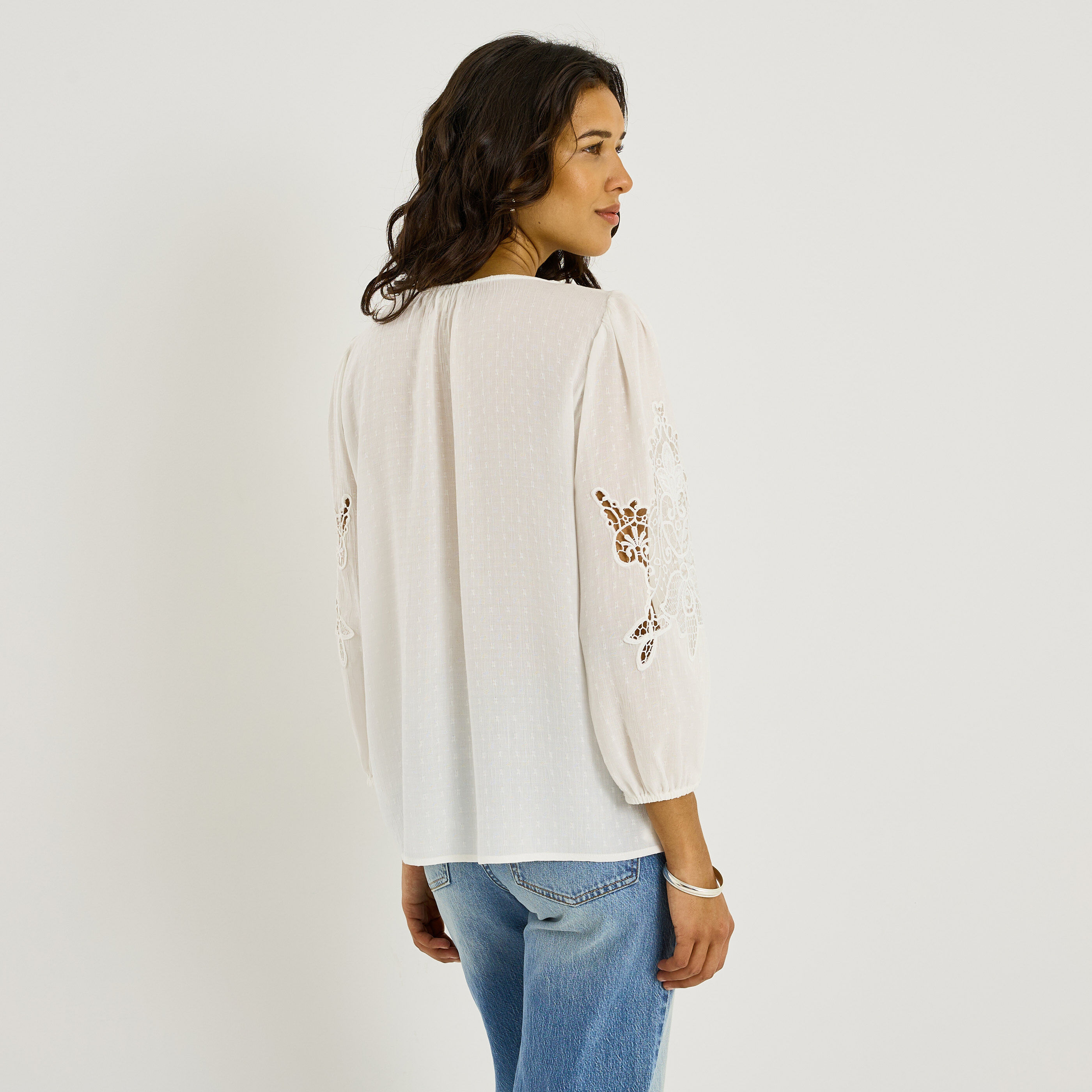Blouse brod&eacute;e d&eacute;tails ajour&eacute;s femme