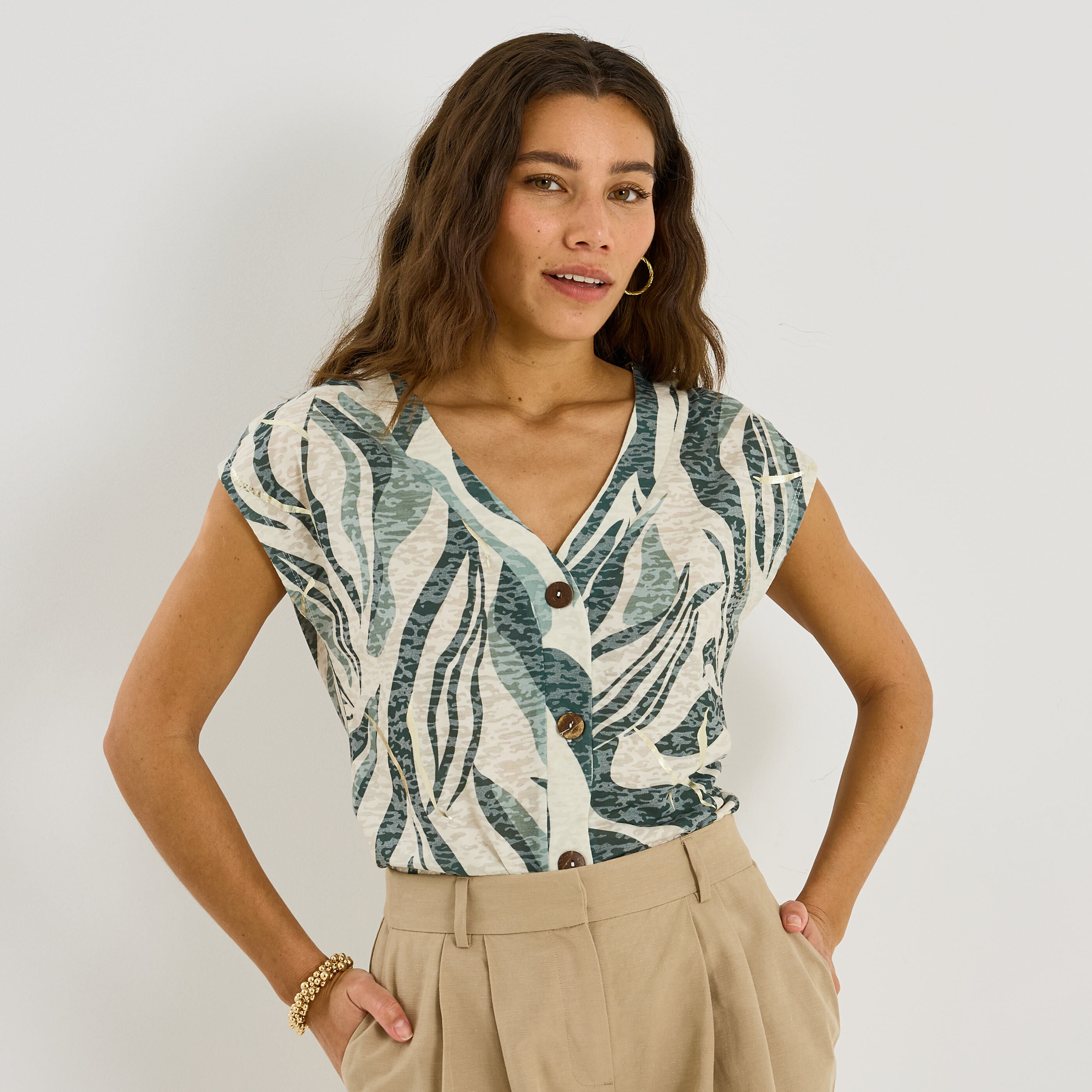 T-shirt boutonn&eacute; col V femme