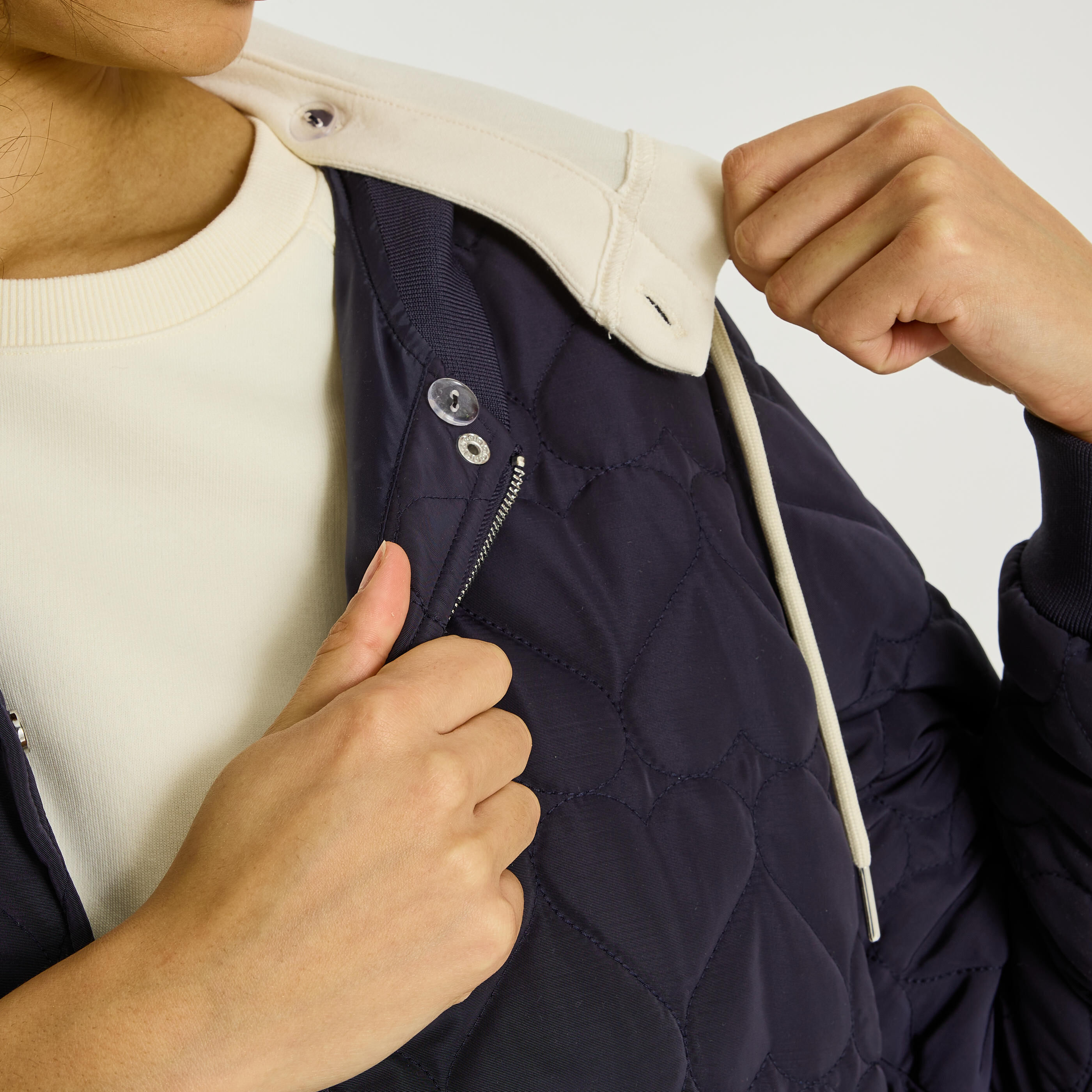 Blouson matelass&eacute; capuche amovible femme