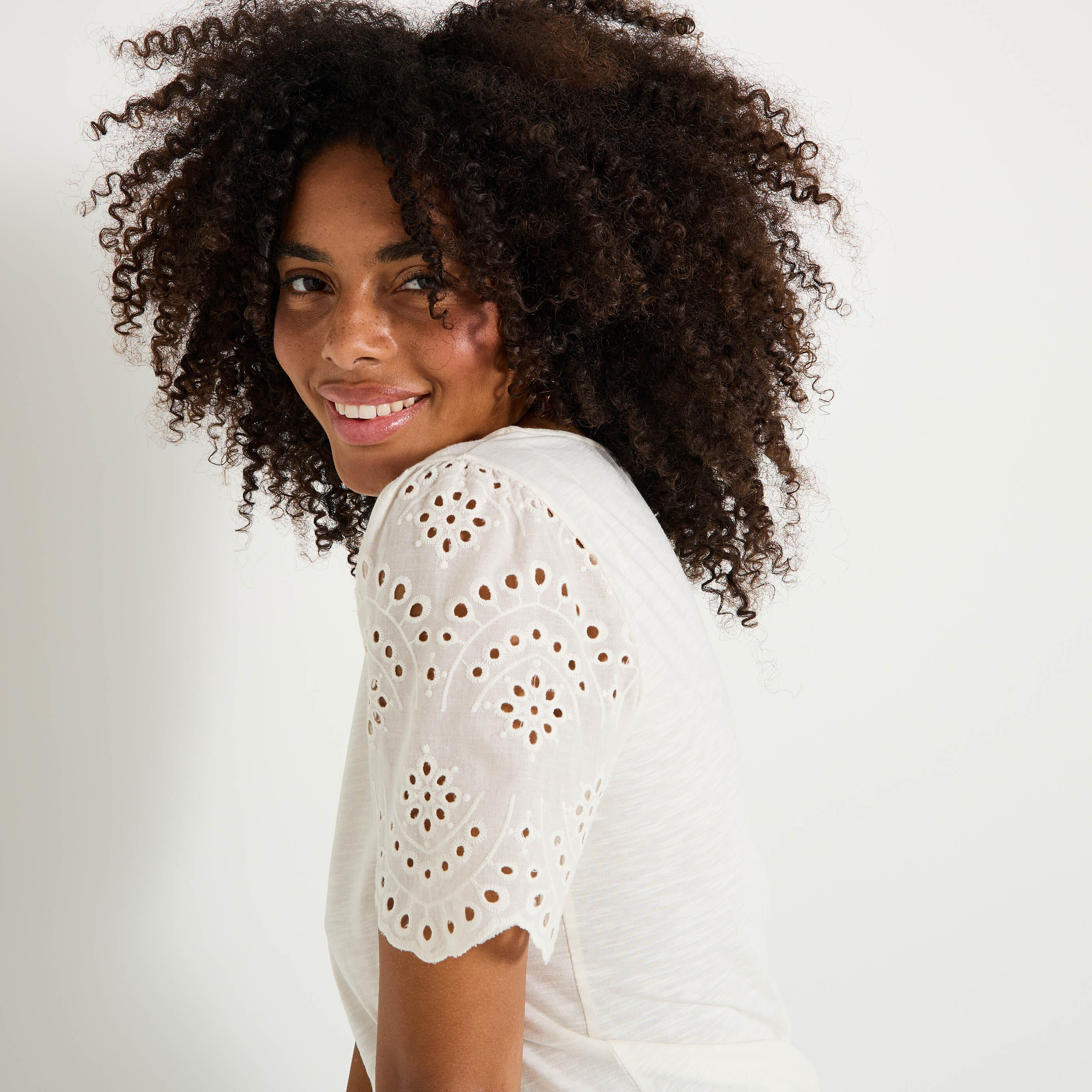 T-shirt manches volant&eacute;es femme