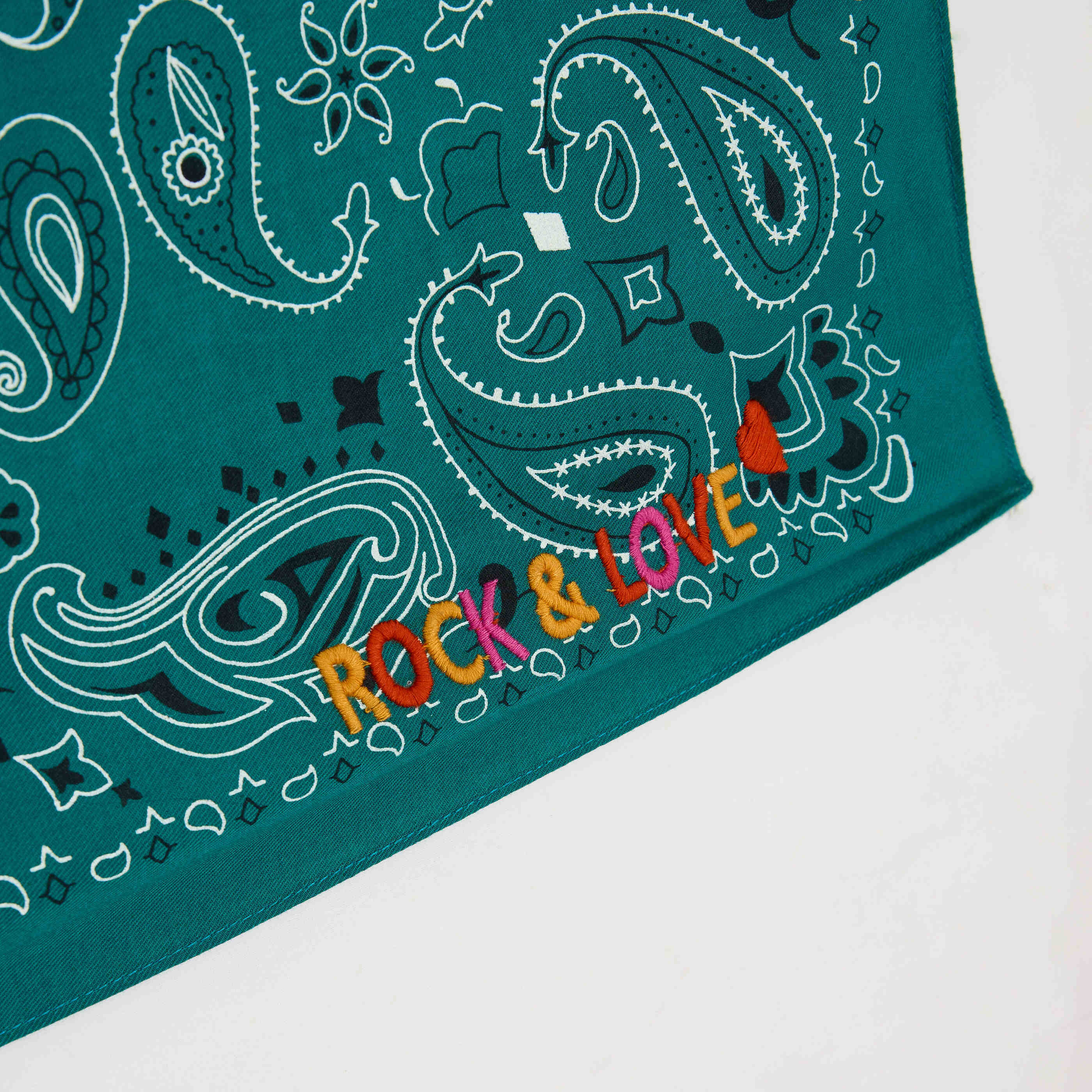 Foulard carr&eacute; motif paisley femme