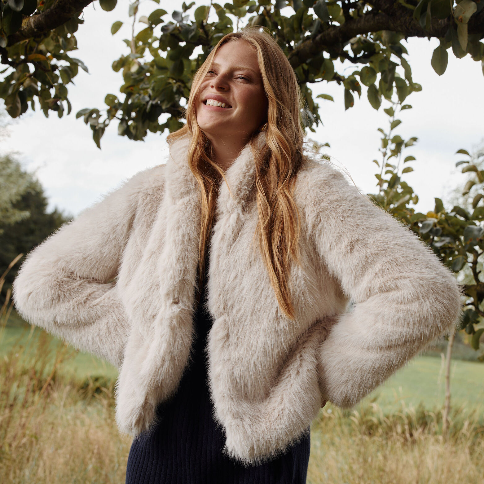 Manteau court imitation fourrure femme