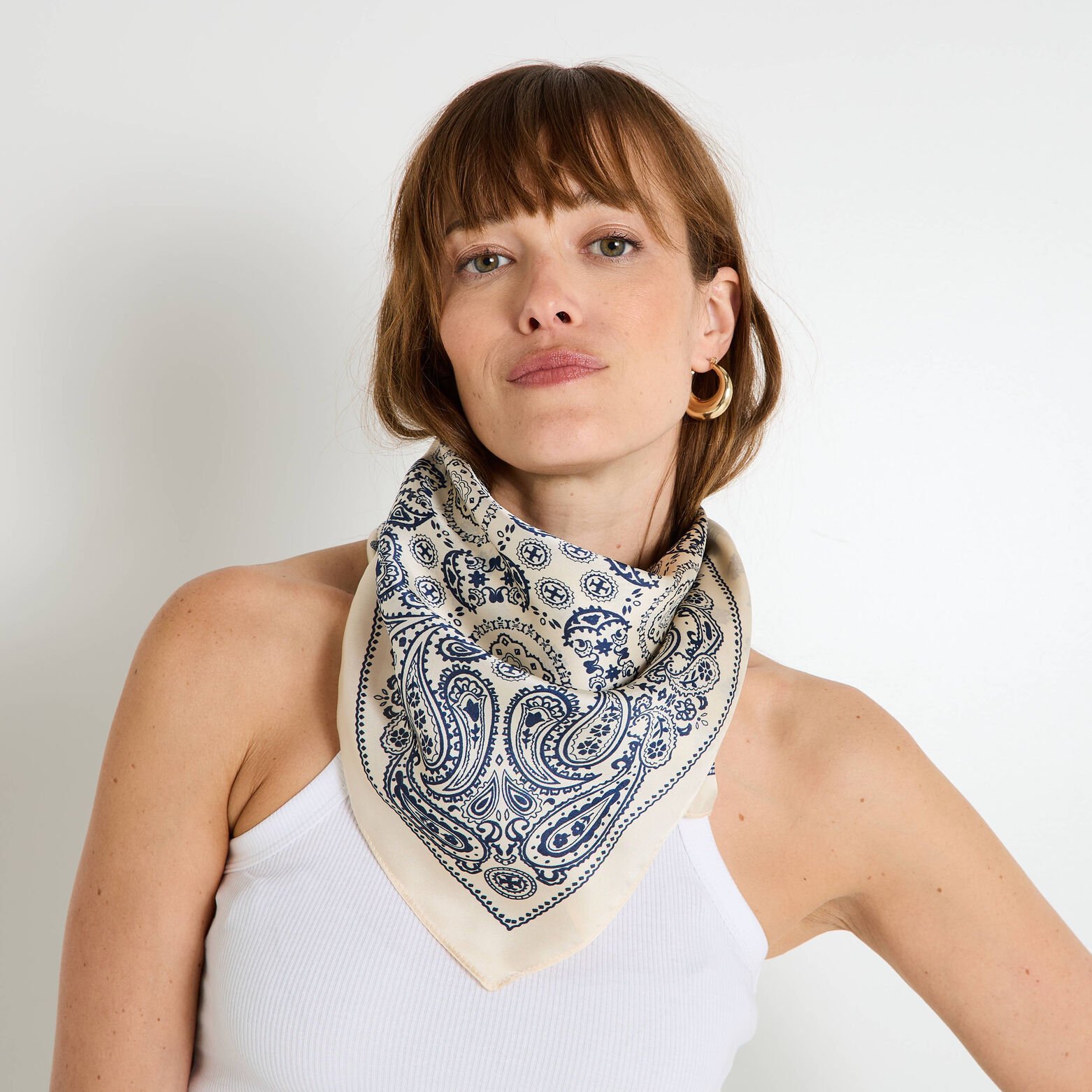 Foulard carré imprimé en satin femme