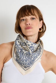 Foulard carré imprimé en satin femme