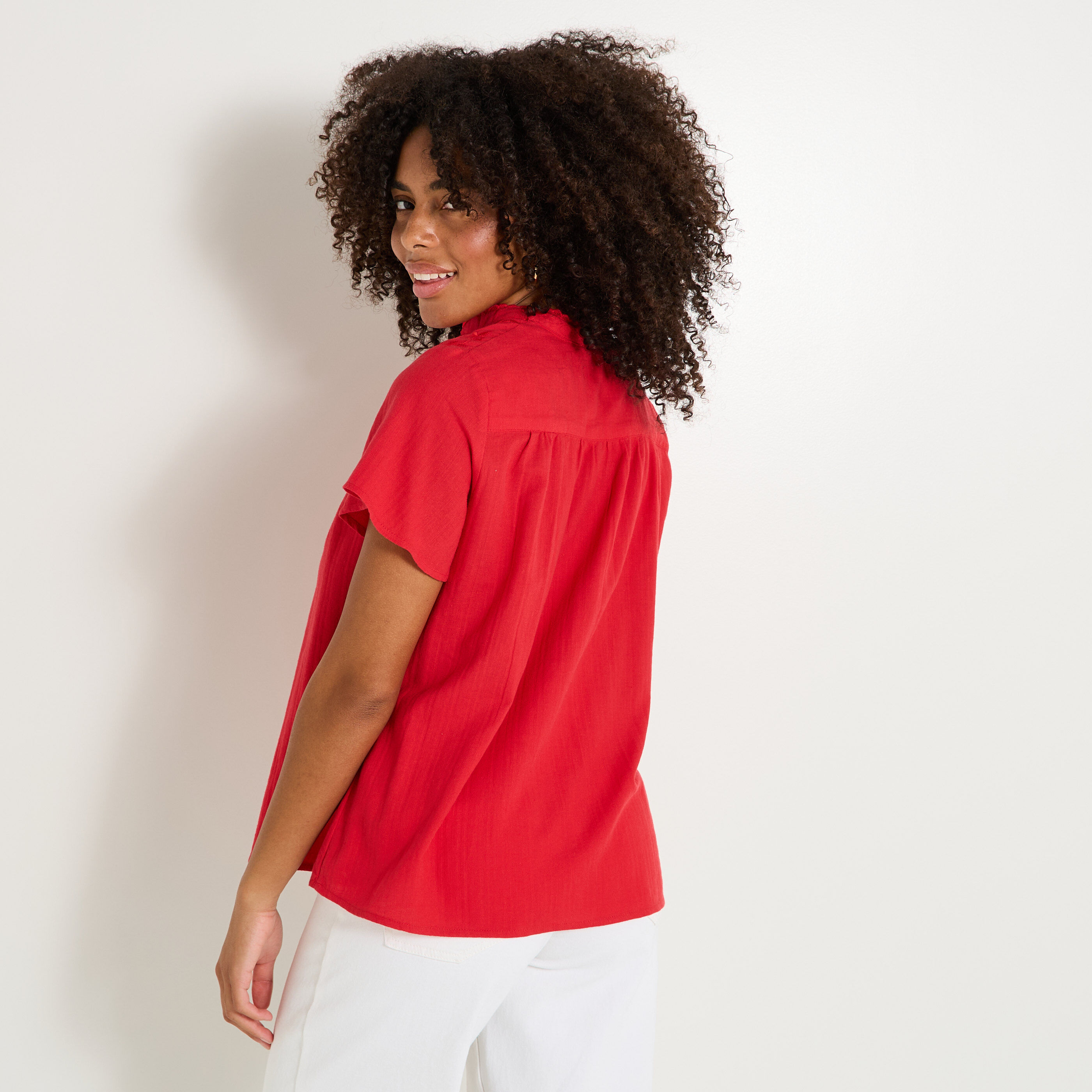 Blouse brod&eacute;e femme
