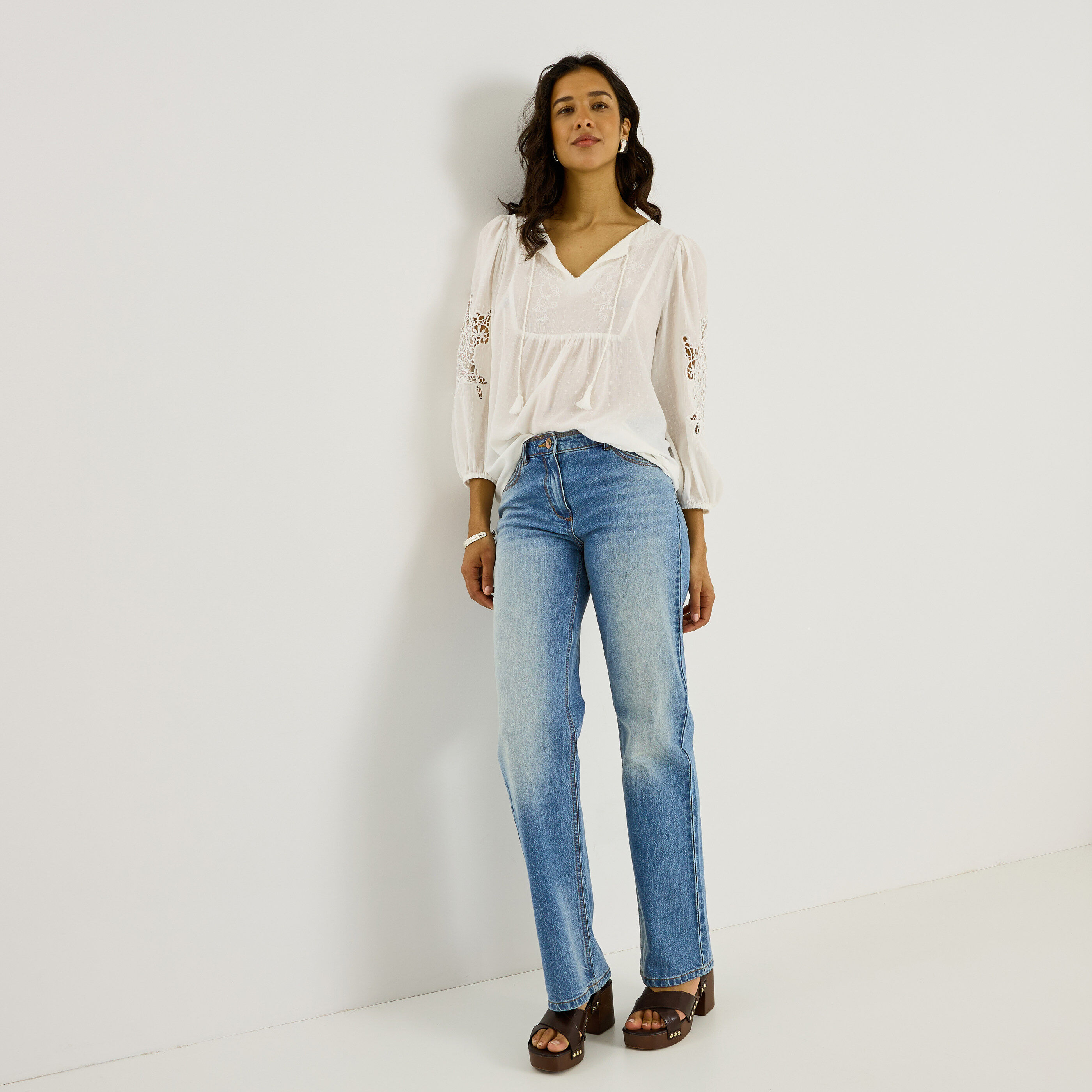 Blouse brod&eacute;e d&eacute;tails ajour&eacute;s femme