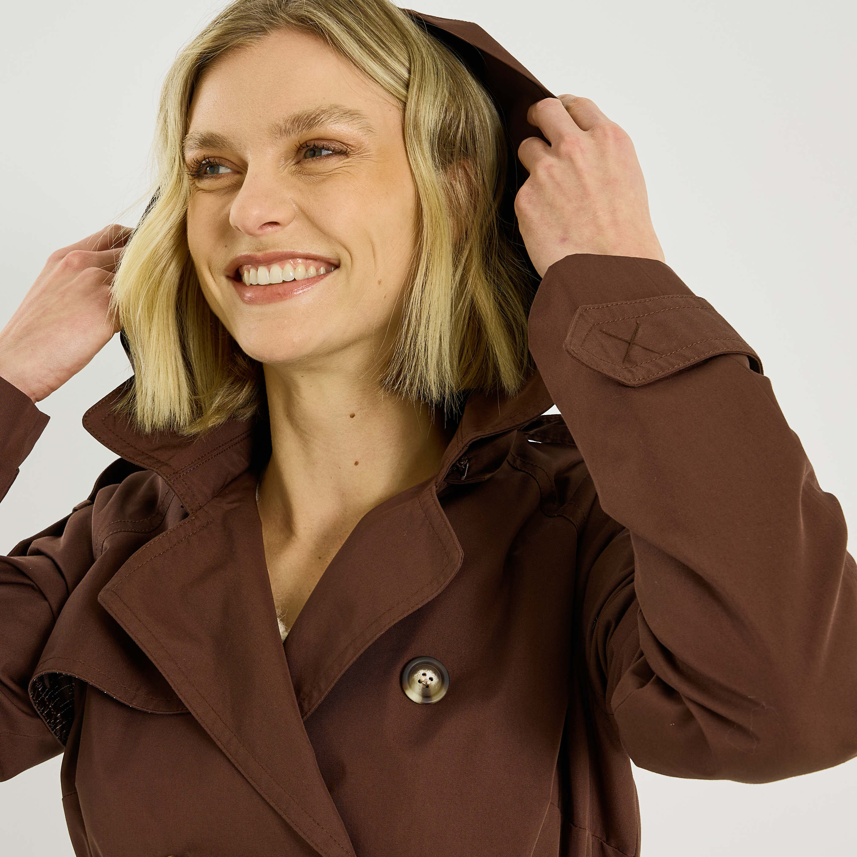 Trench mi-long &agrave; capuche amovible femme