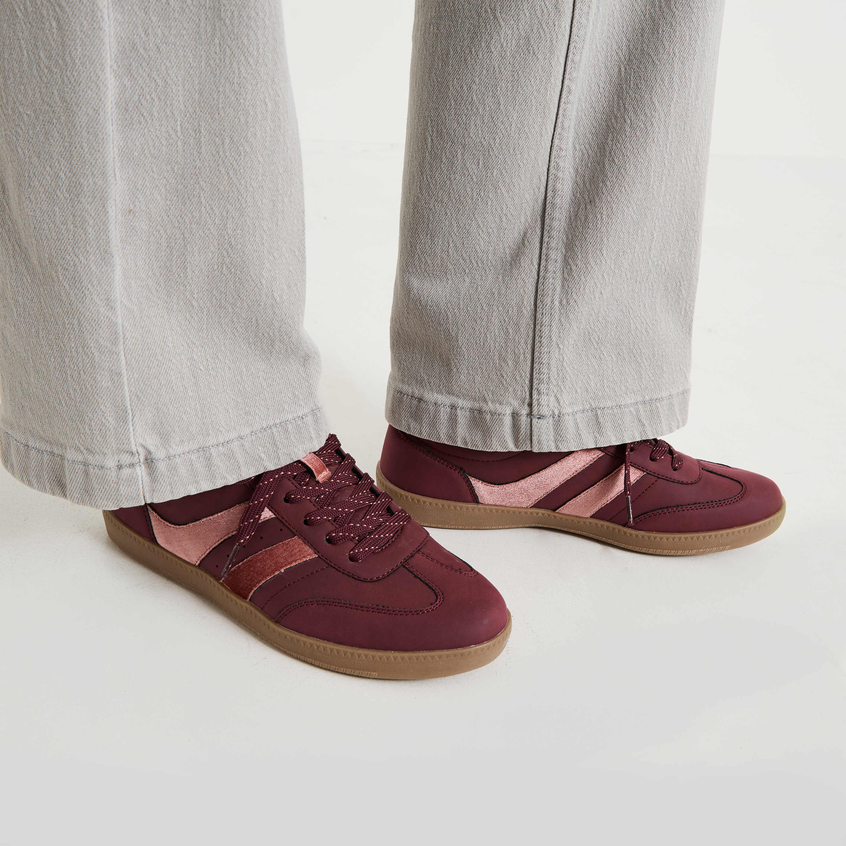 Baskets unies &agrave; lacets femme