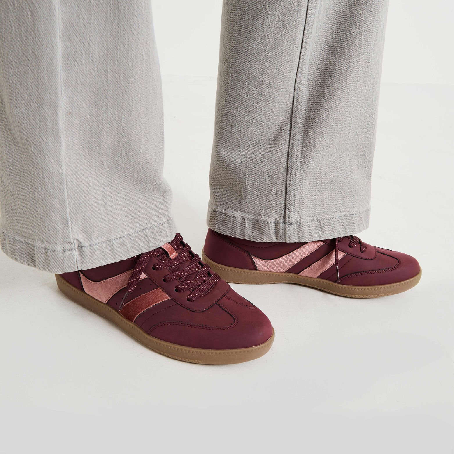 Baskets unies à lacets femme