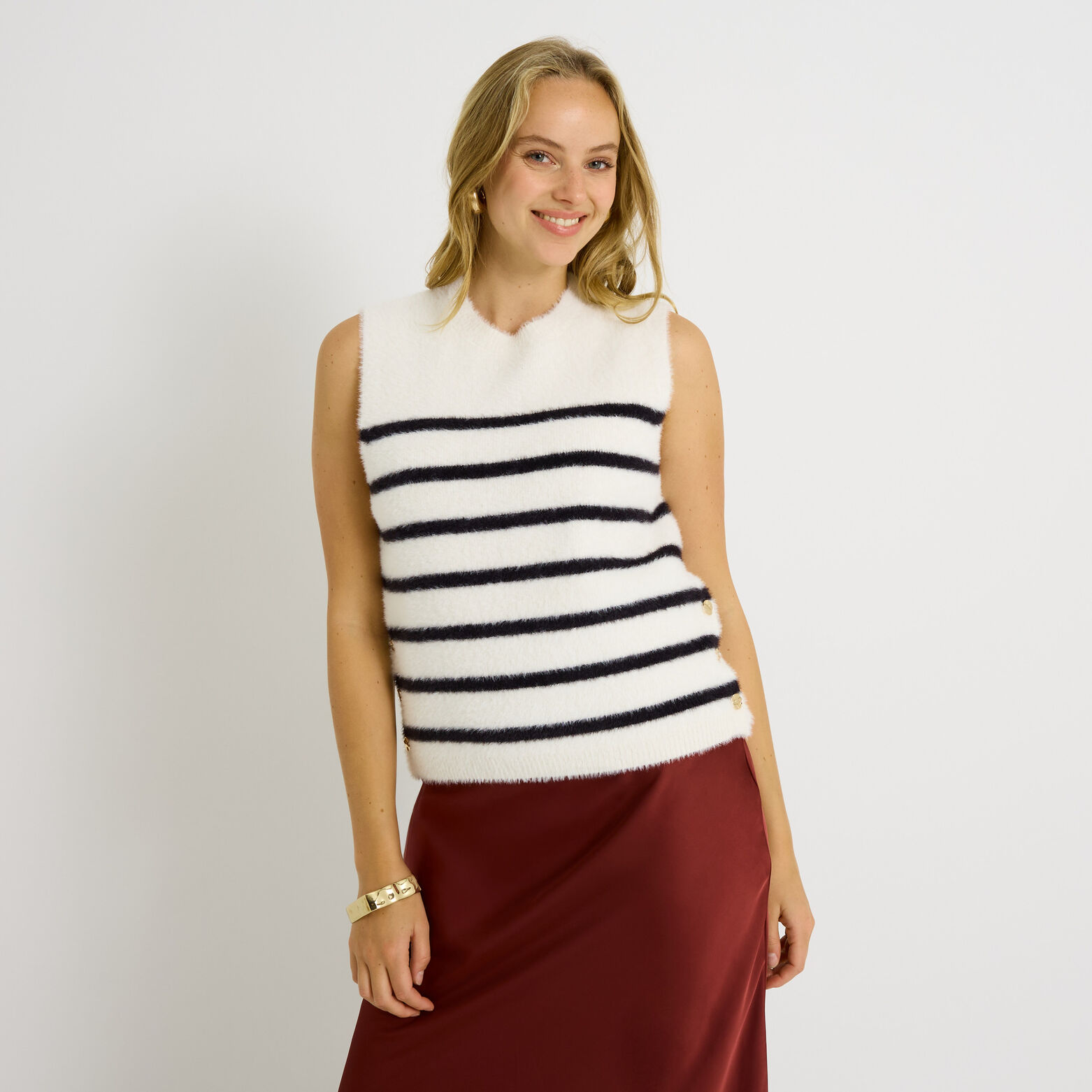 Elamini Chemise sans col, sans nches, en tricot rayé ajusté Elamini Chemise sans col, sans nches, en tricot rayé ajusté