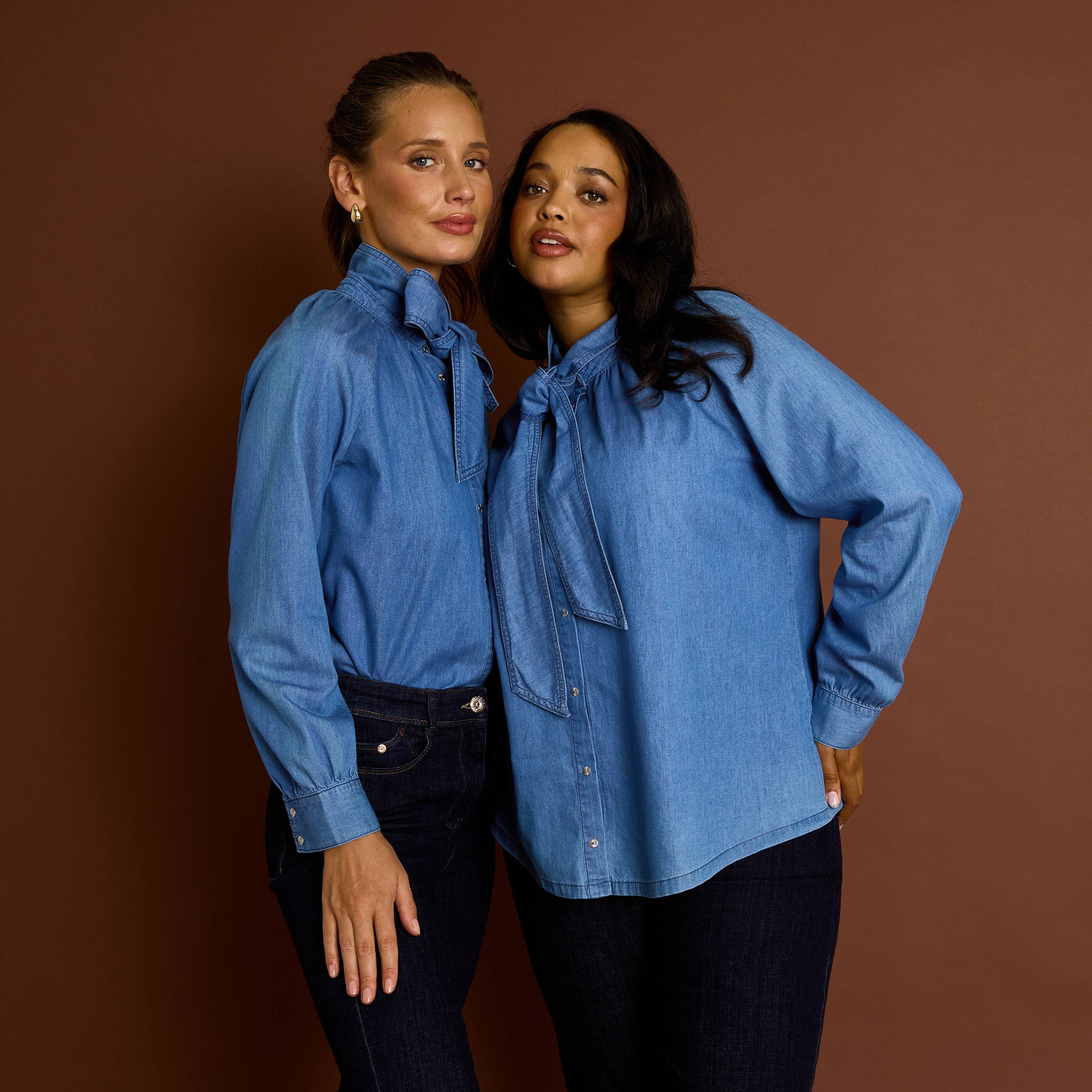 Chemisier denim col lavalli&egrave;re femme