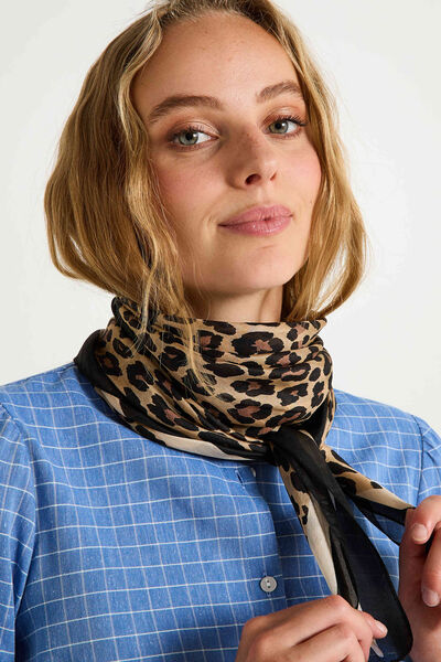 Foulard carré en soie imprimé léopard