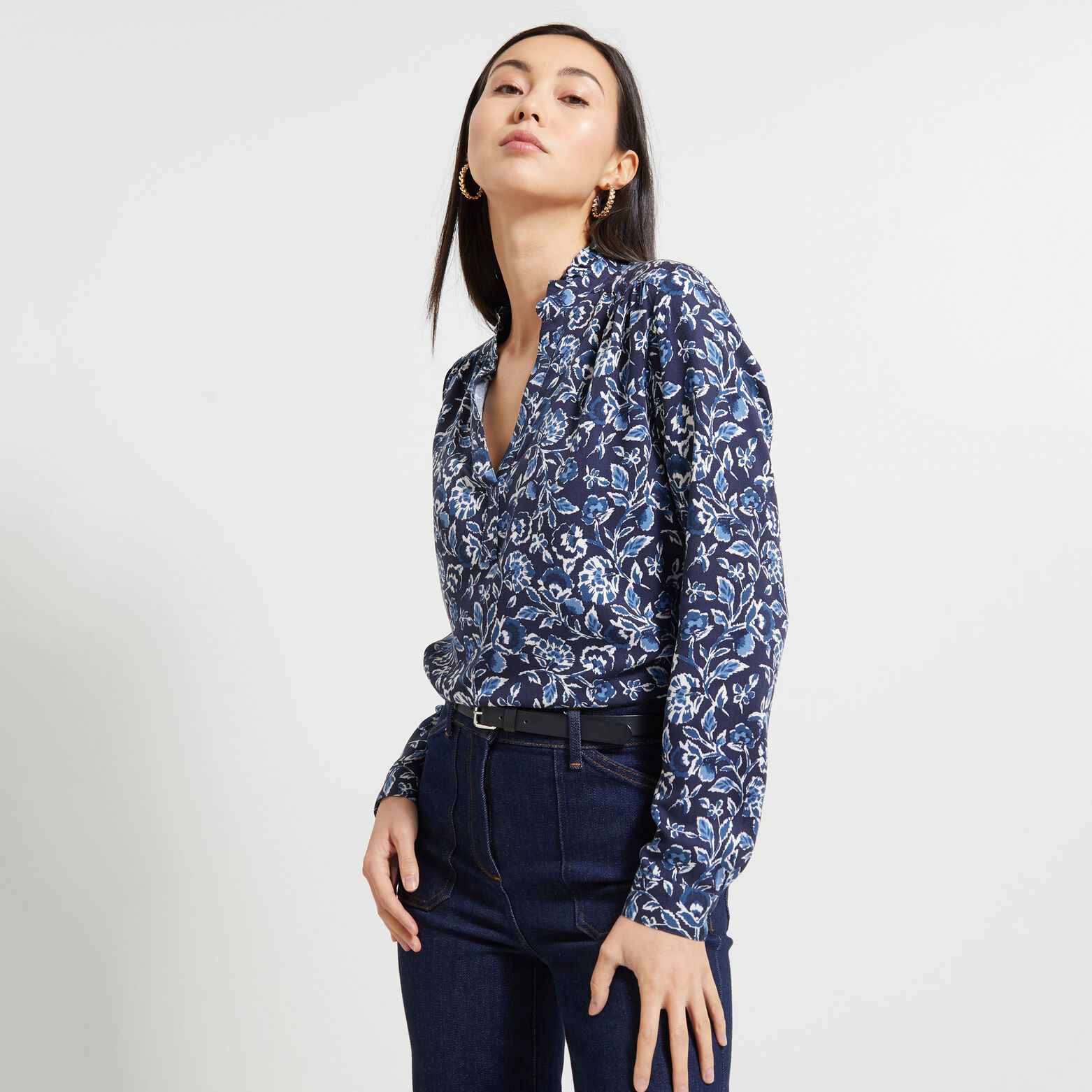 Chemisier Femme Taille 58 - Imprimé Fleurs Sur Fond Bleu - Col V - Occasion Très Bon état