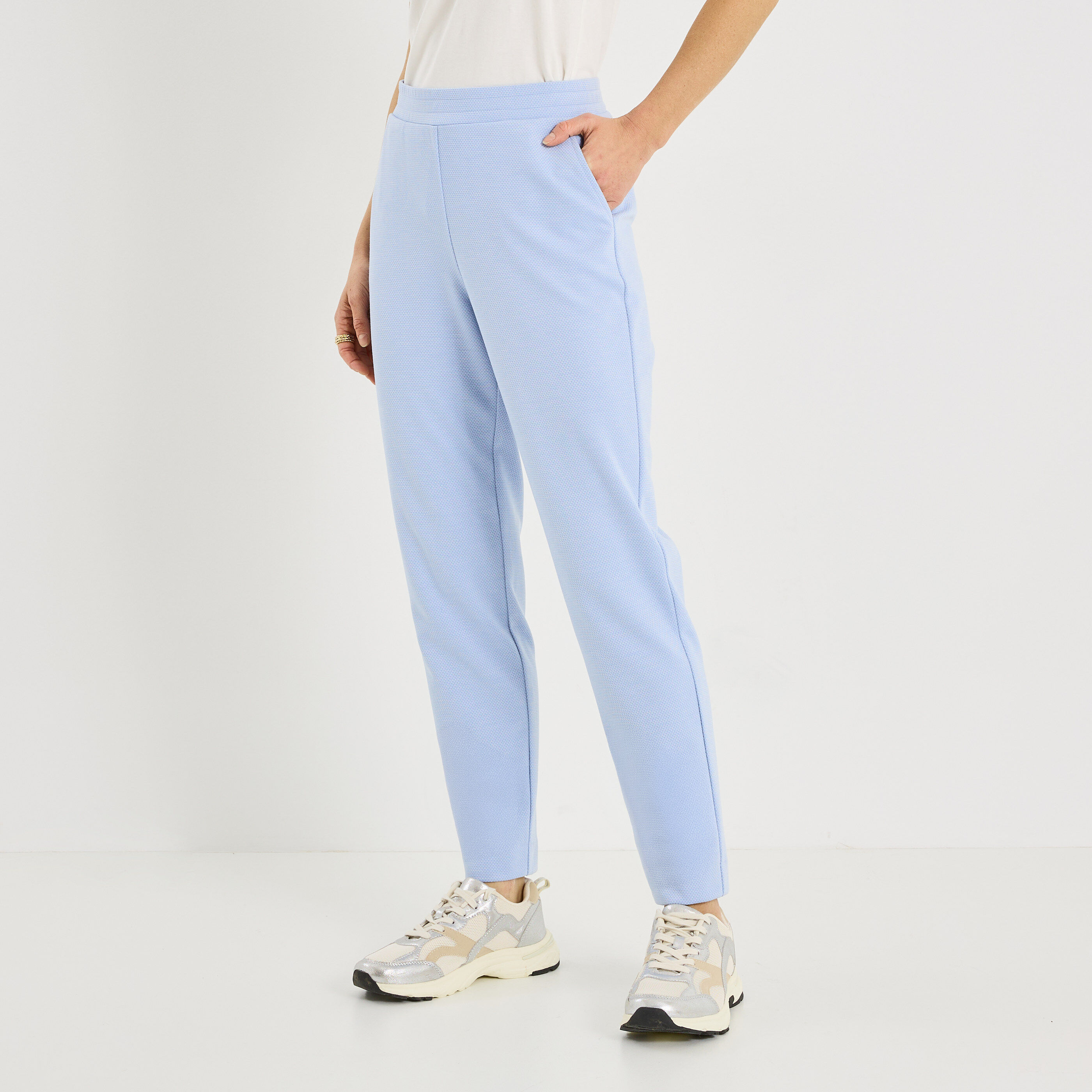 Pantalon ajust&eacute; en maille femme