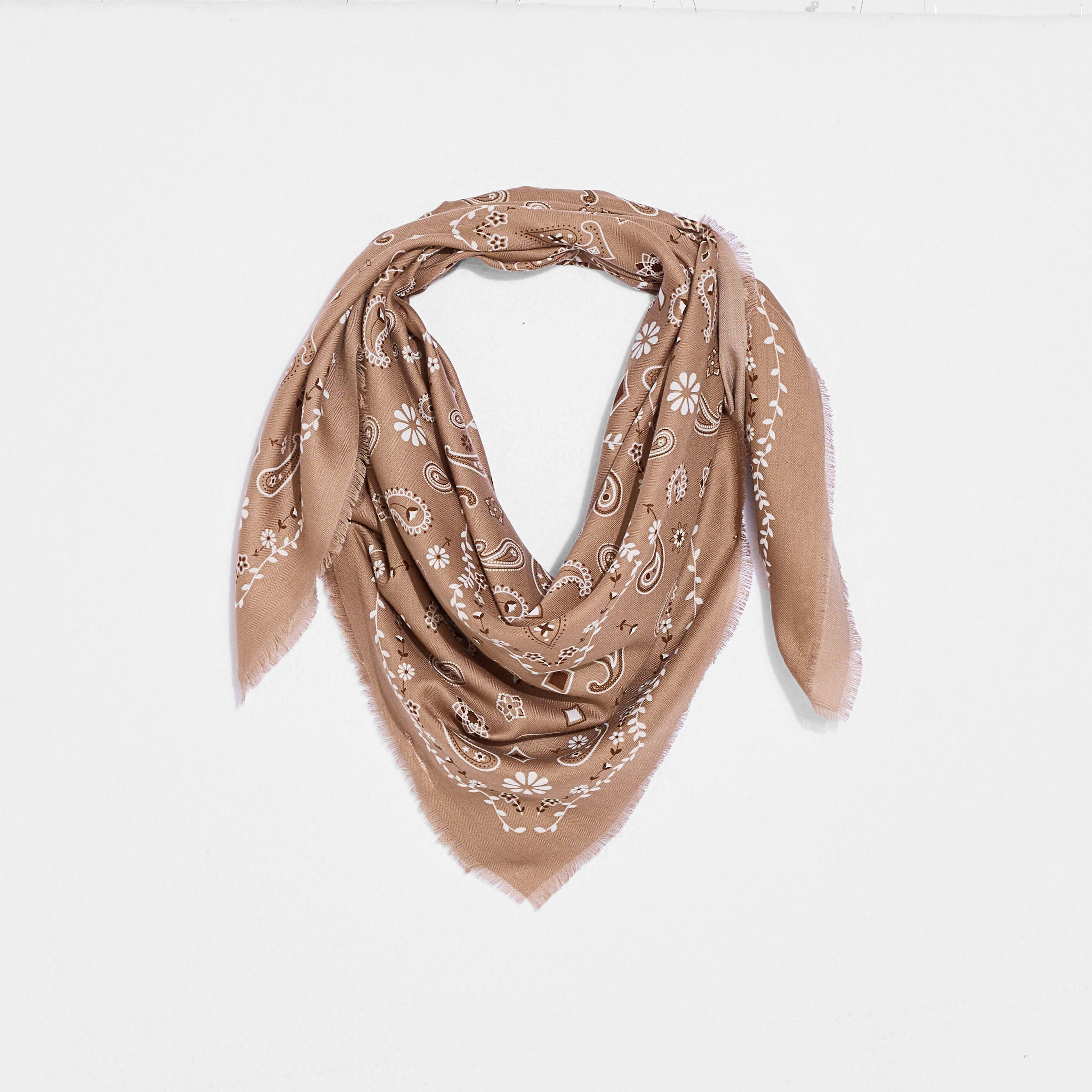 &Eacute;tole l&eacute;g&egrave;re motif bandana femme