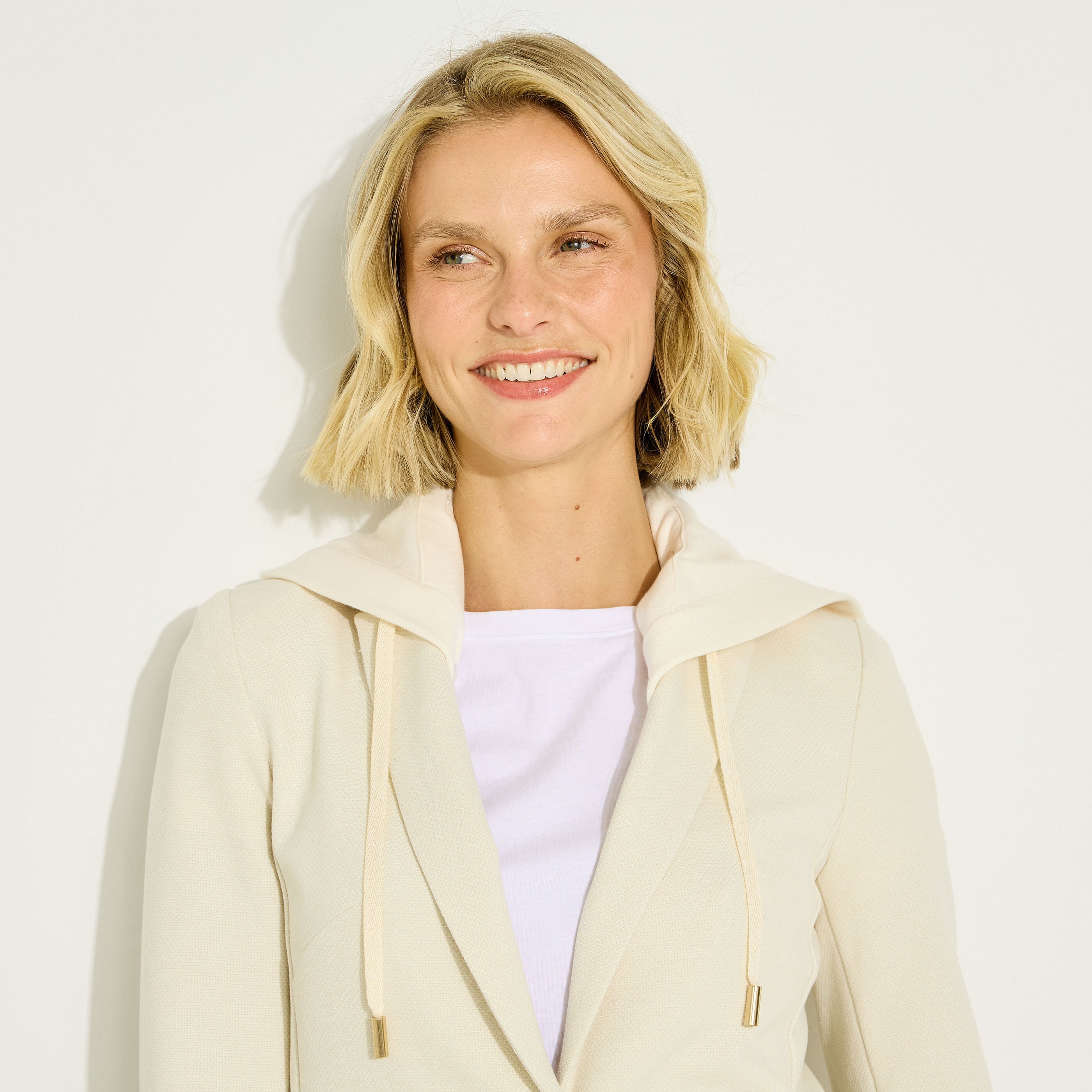 Blazer en maille &agrave; capuche femme