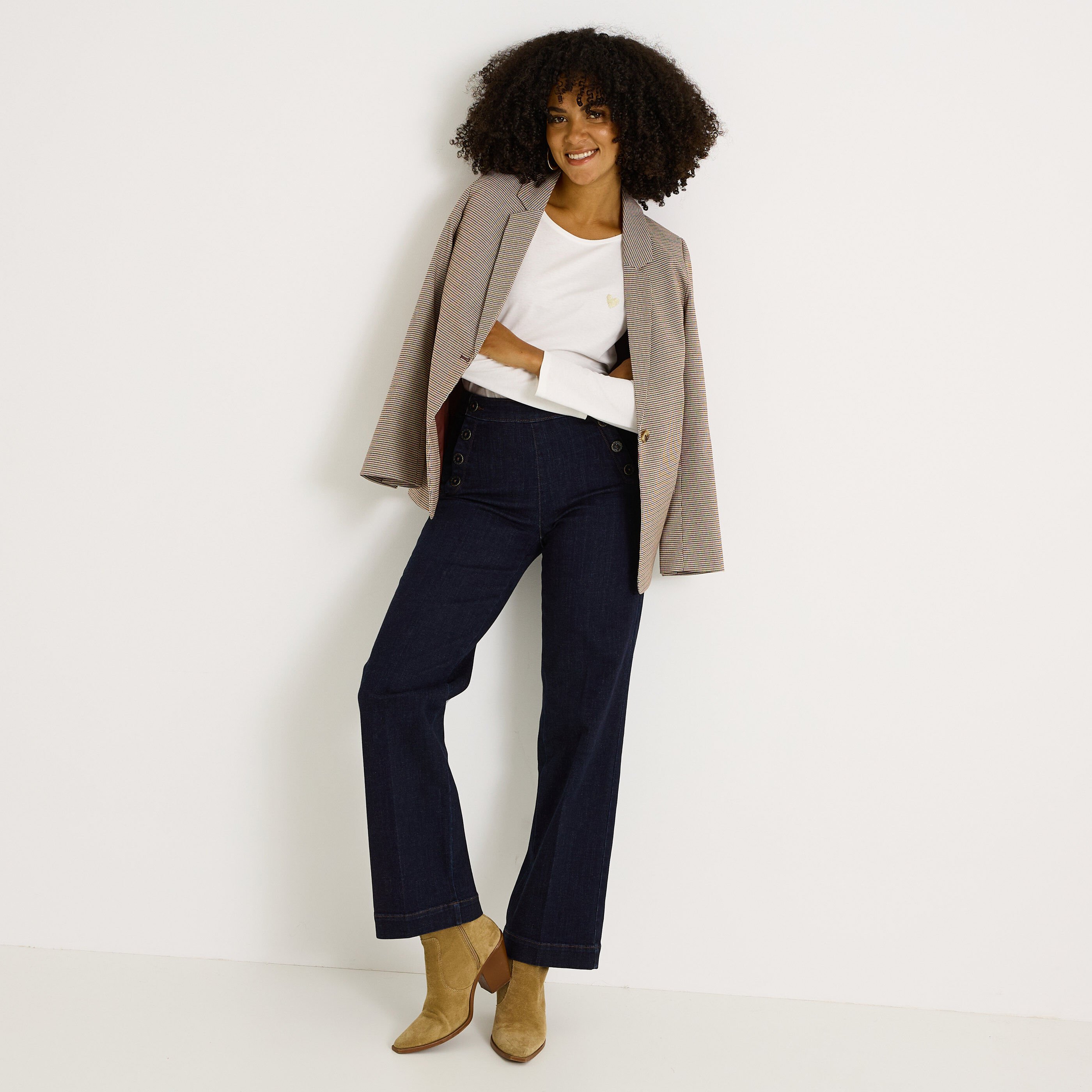 T-shirt uni avec c&oelig;ur brod&eacute; femme