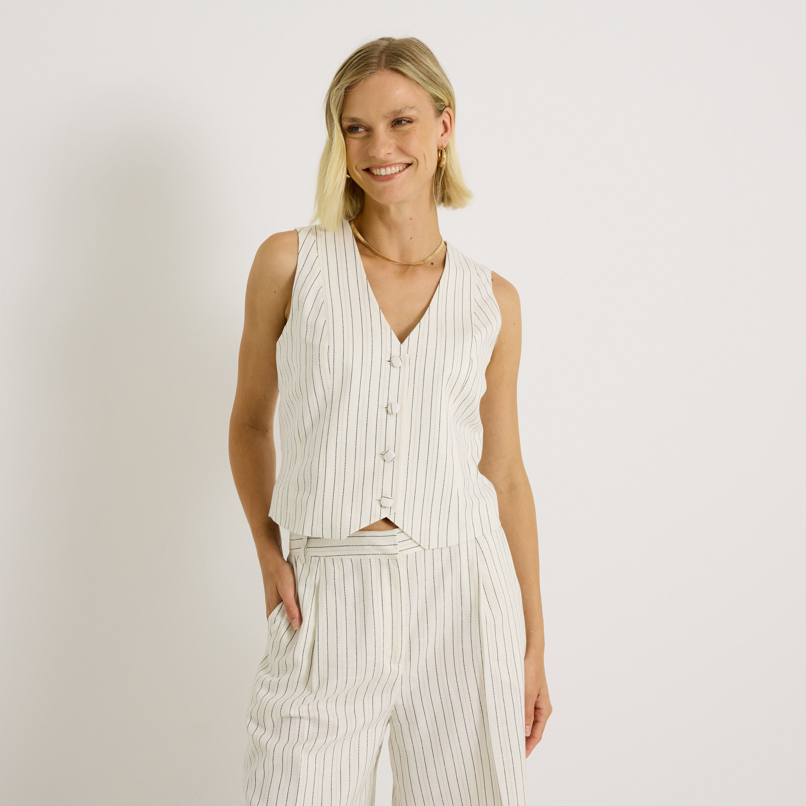 Gilet sans manches boutonn&eacute; femme