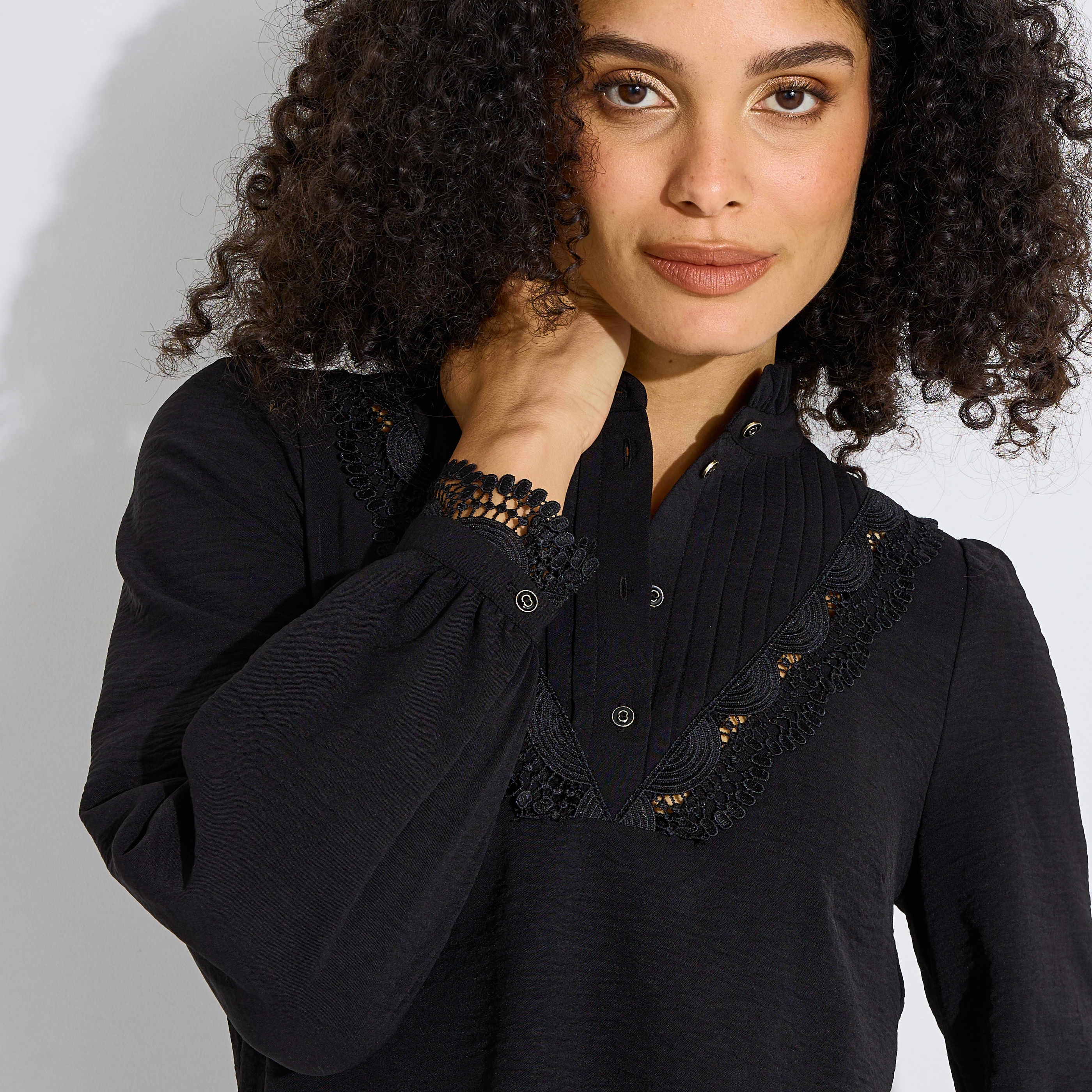 Blouse col montant pliss&eacute; femme