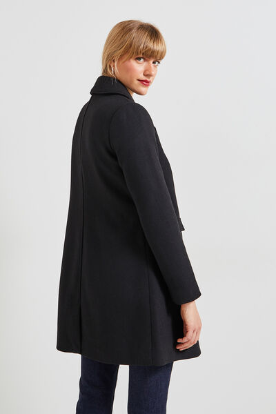 Manteau par-dessus femme