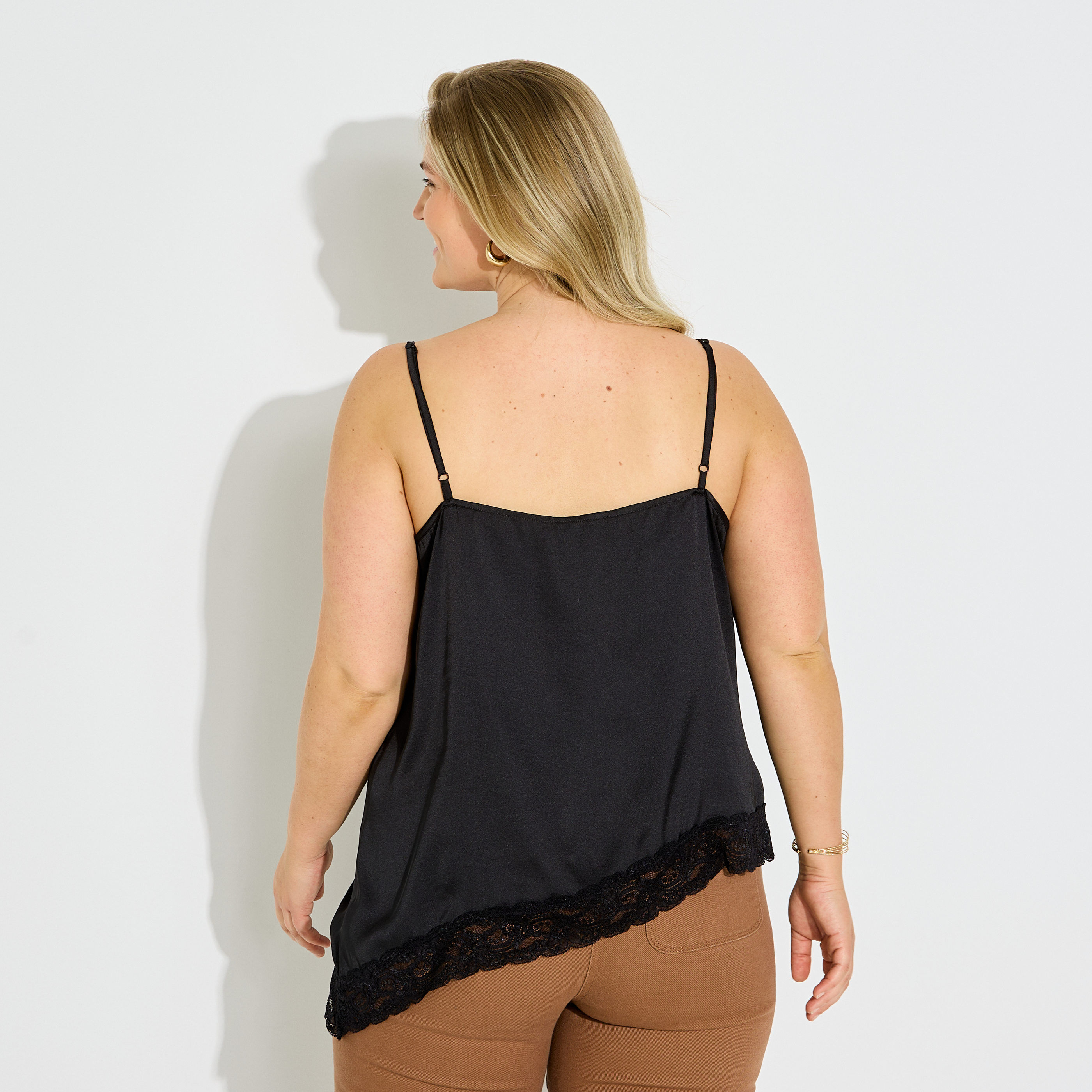 D&eacute;bardeur asym&eacute;trique satin&eacute; femme