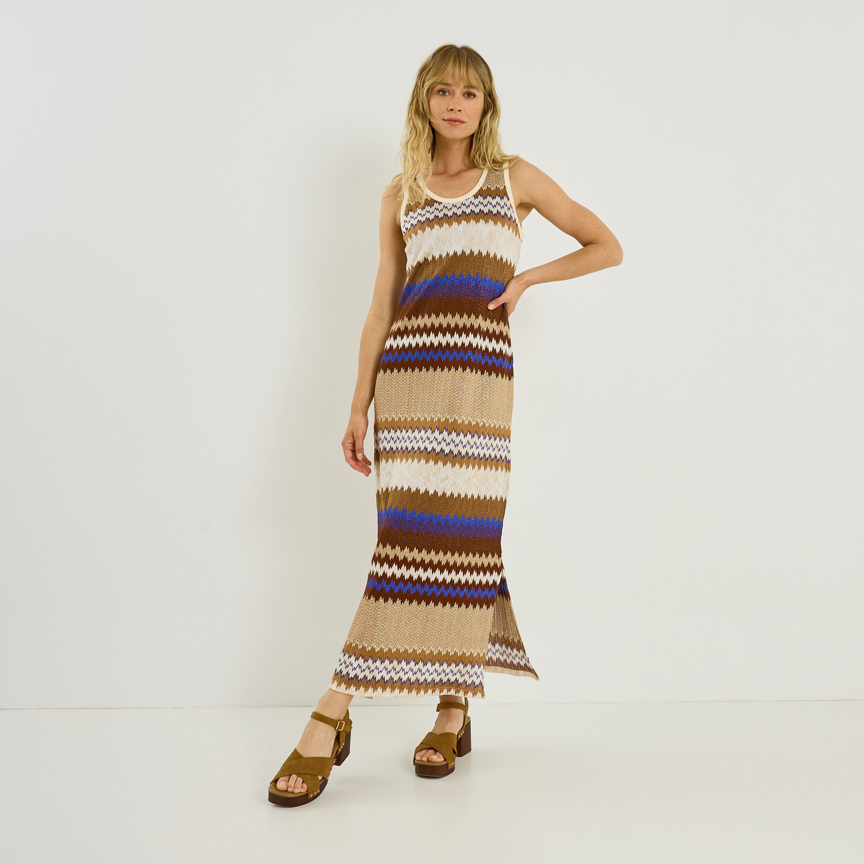 Robe longue fendue en crochet