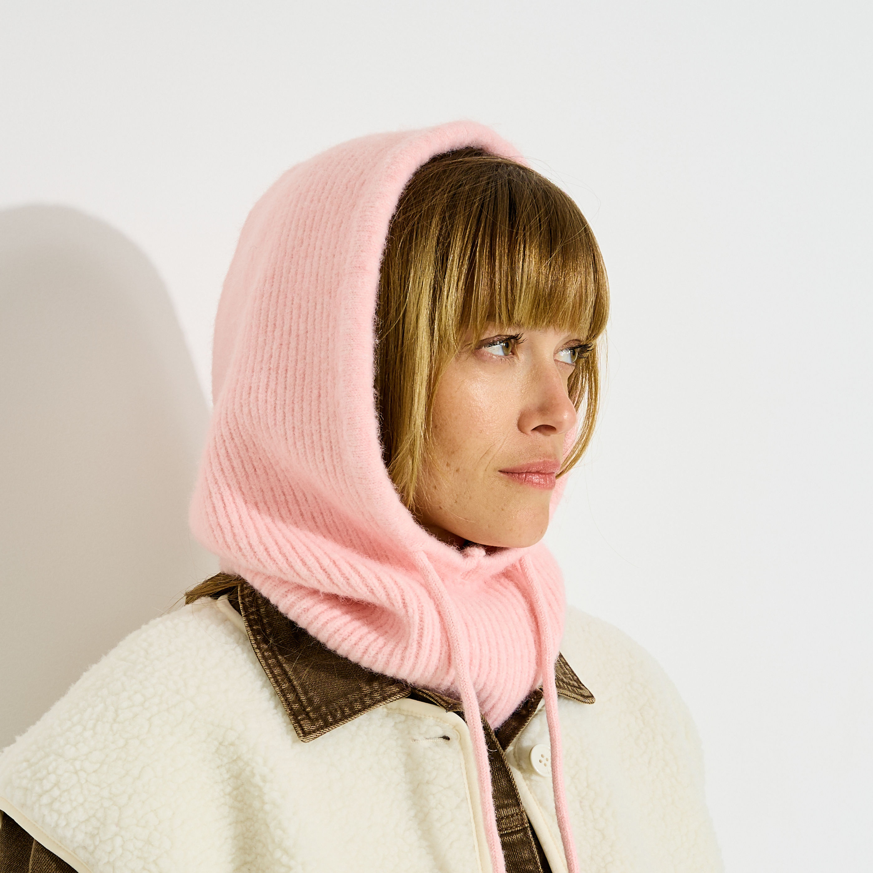 Cagoule maille c&ocirc;tel&eacute;e femme