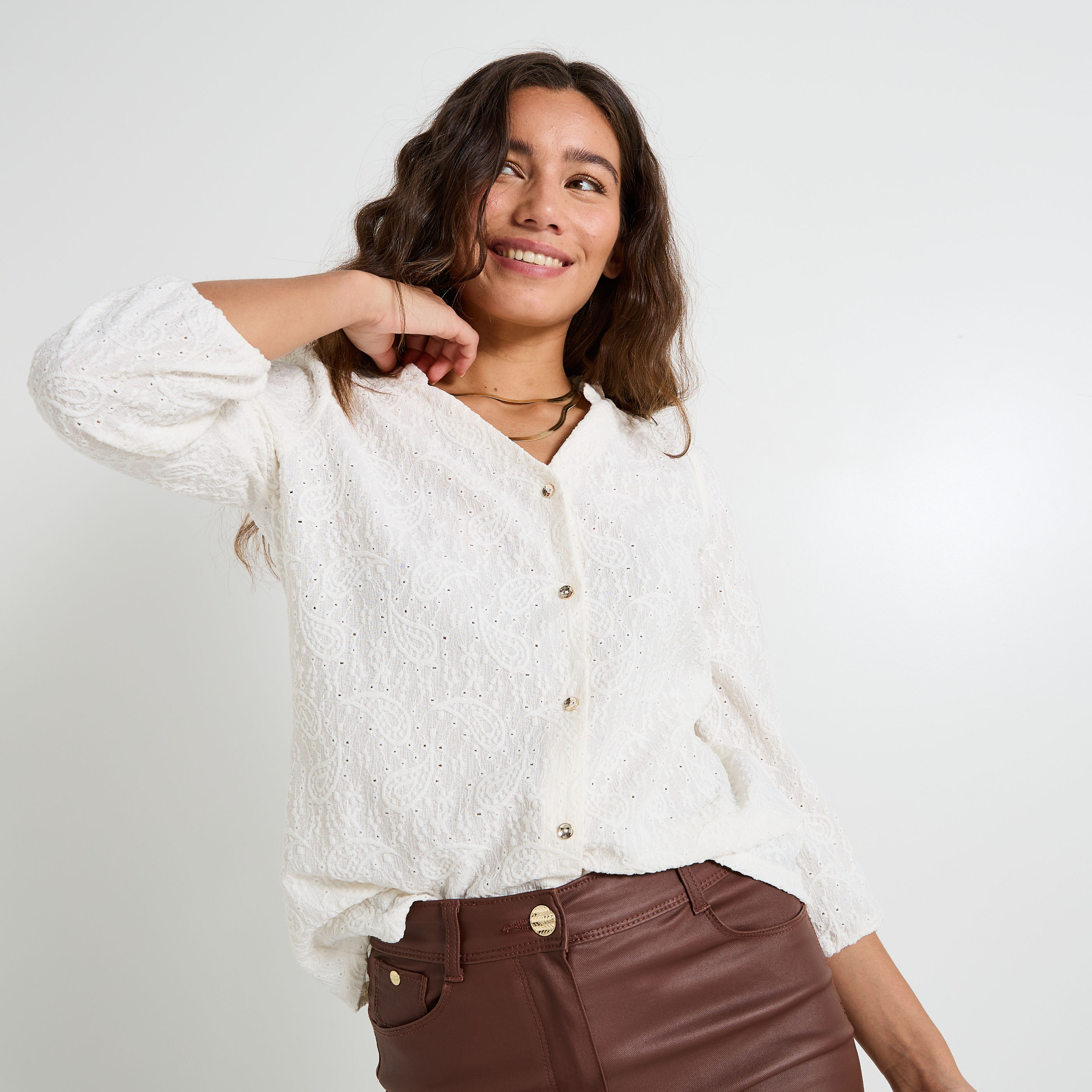 Blouse en maille ajour&eacute;e femme