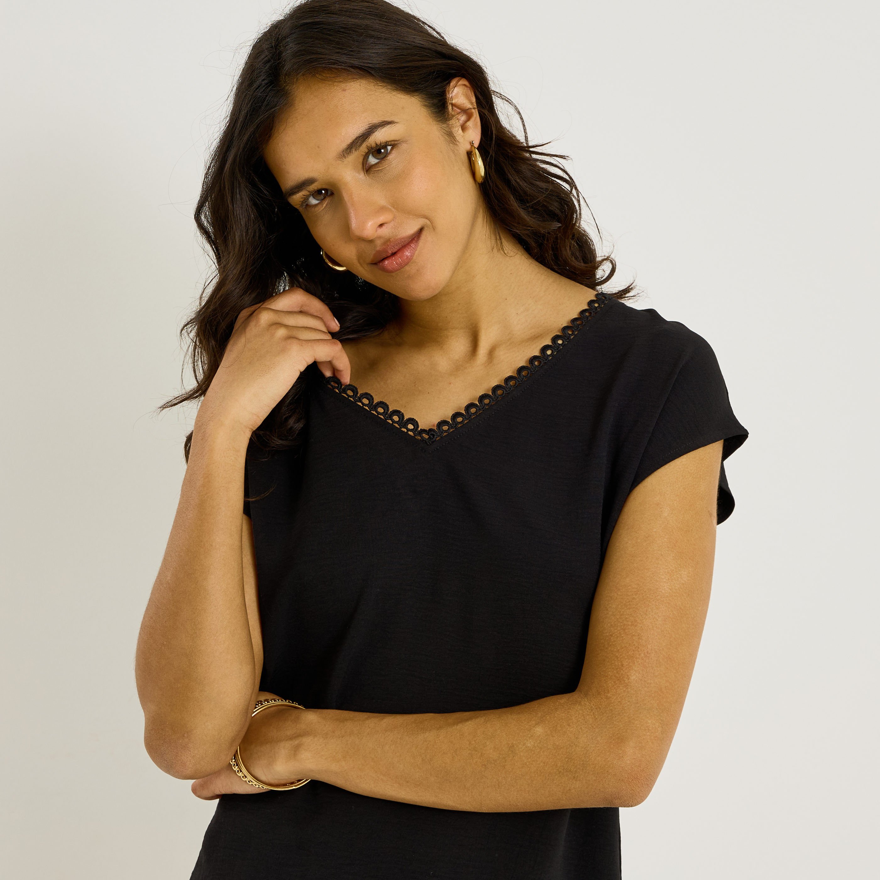 Blouse unie d&eacute;tails ajour&eacute;s femme