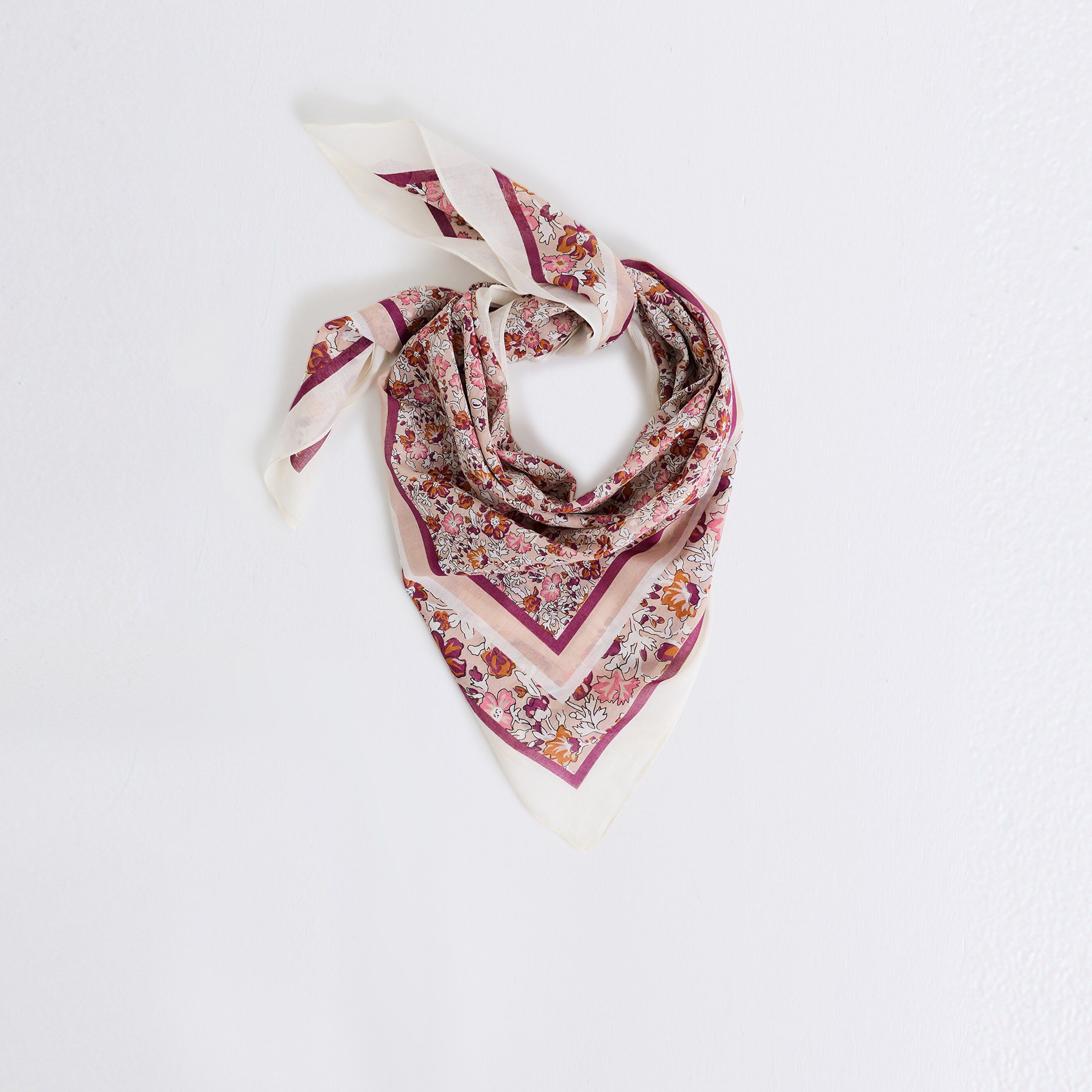 Foulard imprim&eacute; fleuri femme